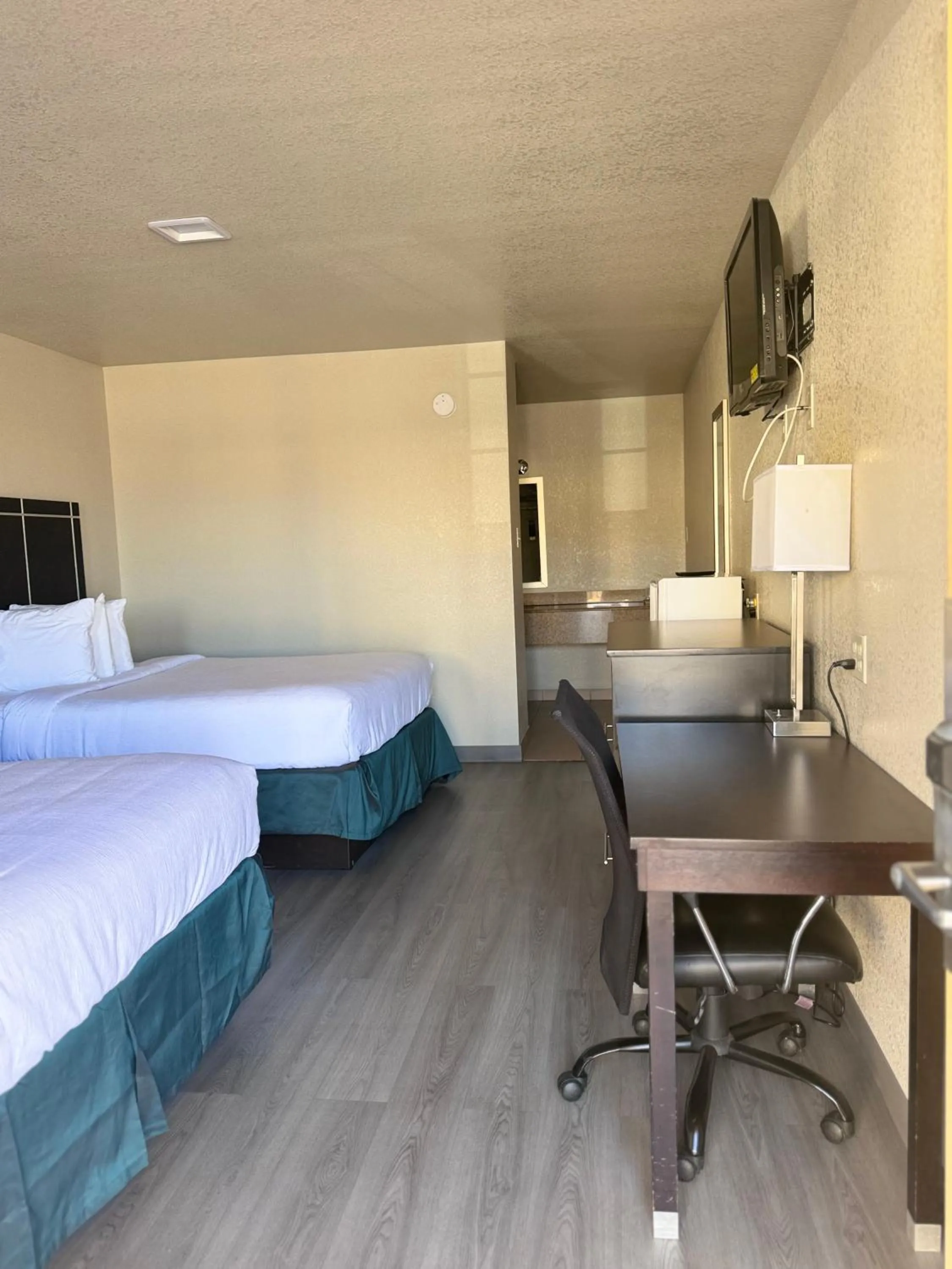 Bedroom, Bed in Executive inn