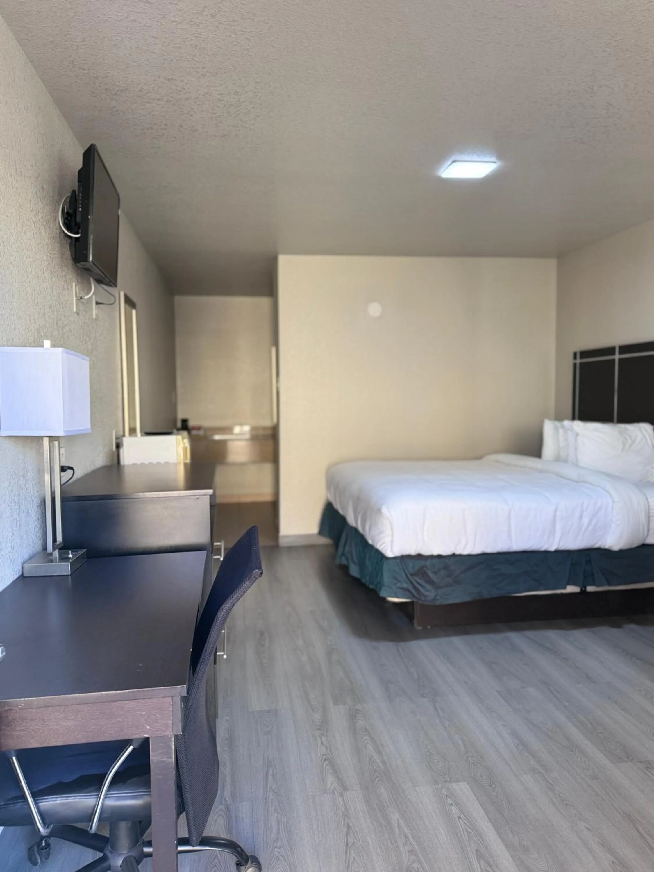 Bedroom, Bed in Executive inn