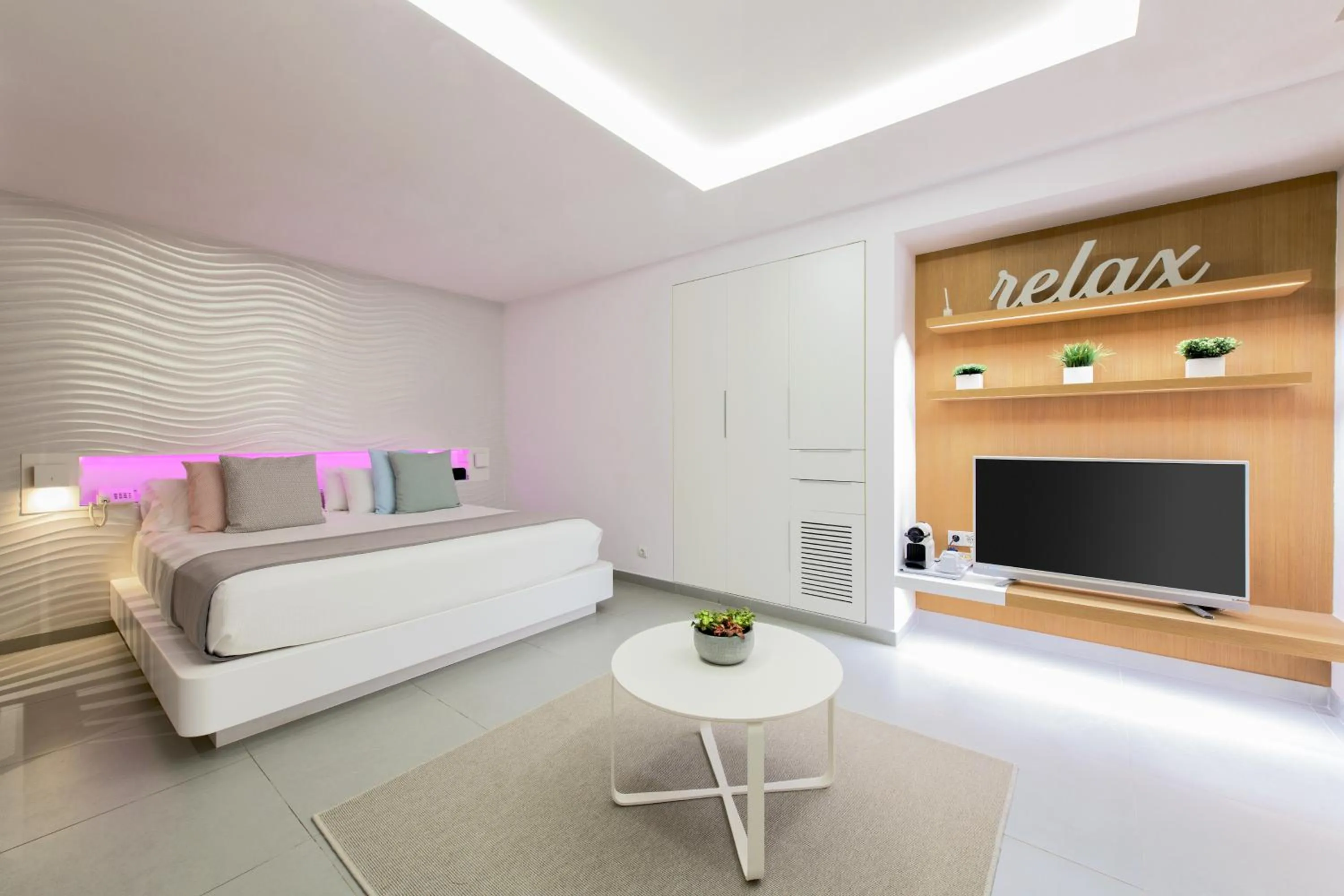 Photo of the whole room, Bed in Hotel Garbi Ibiza & Spa