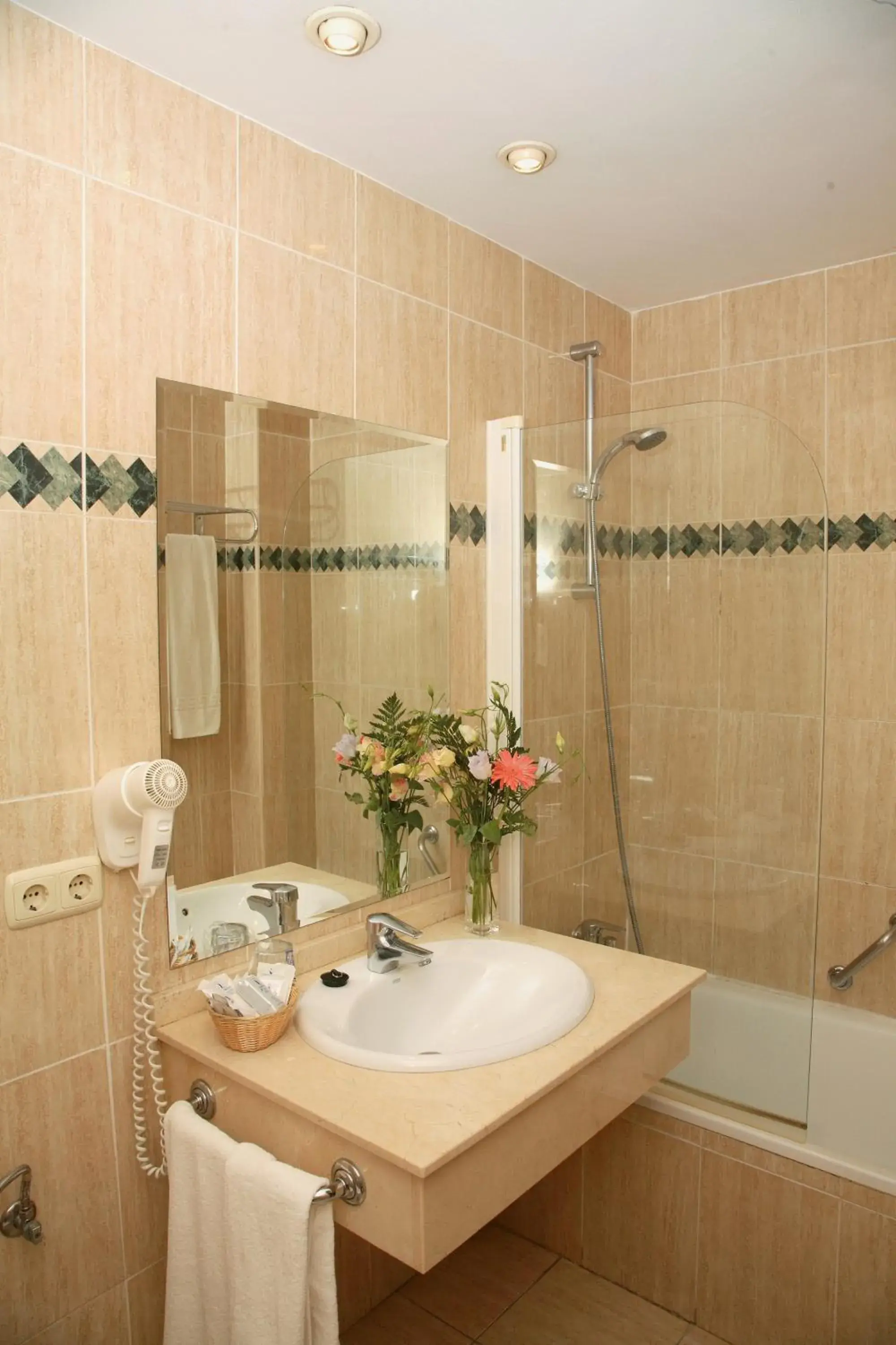 One-Bedroom Apartment with Side Sea View in Puerto Azul Marbella One-Bedroom Apartment with Side Sea View in Puerto Azul Marbella