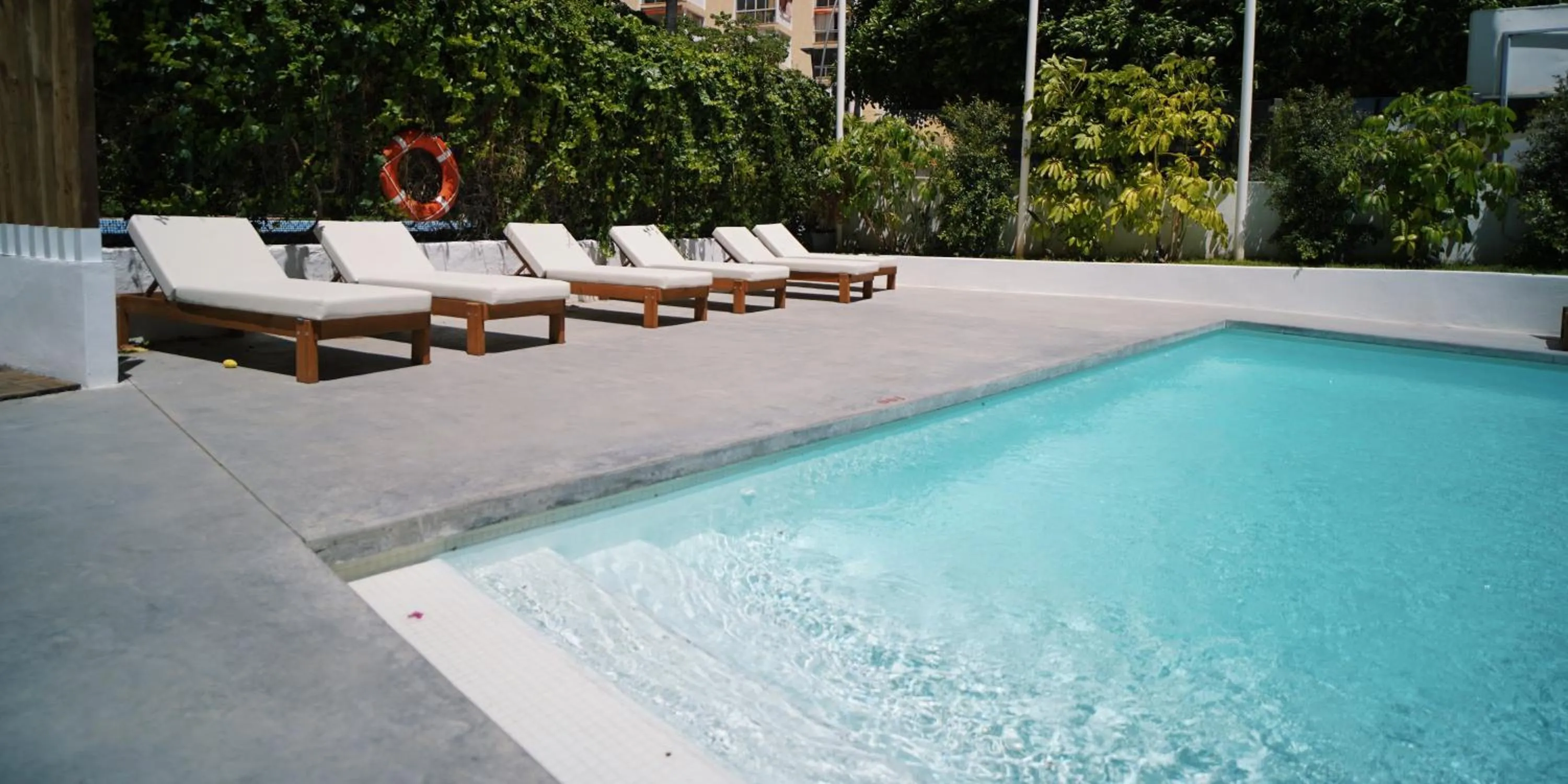 Swimming pool in Puerto Azul Marbella