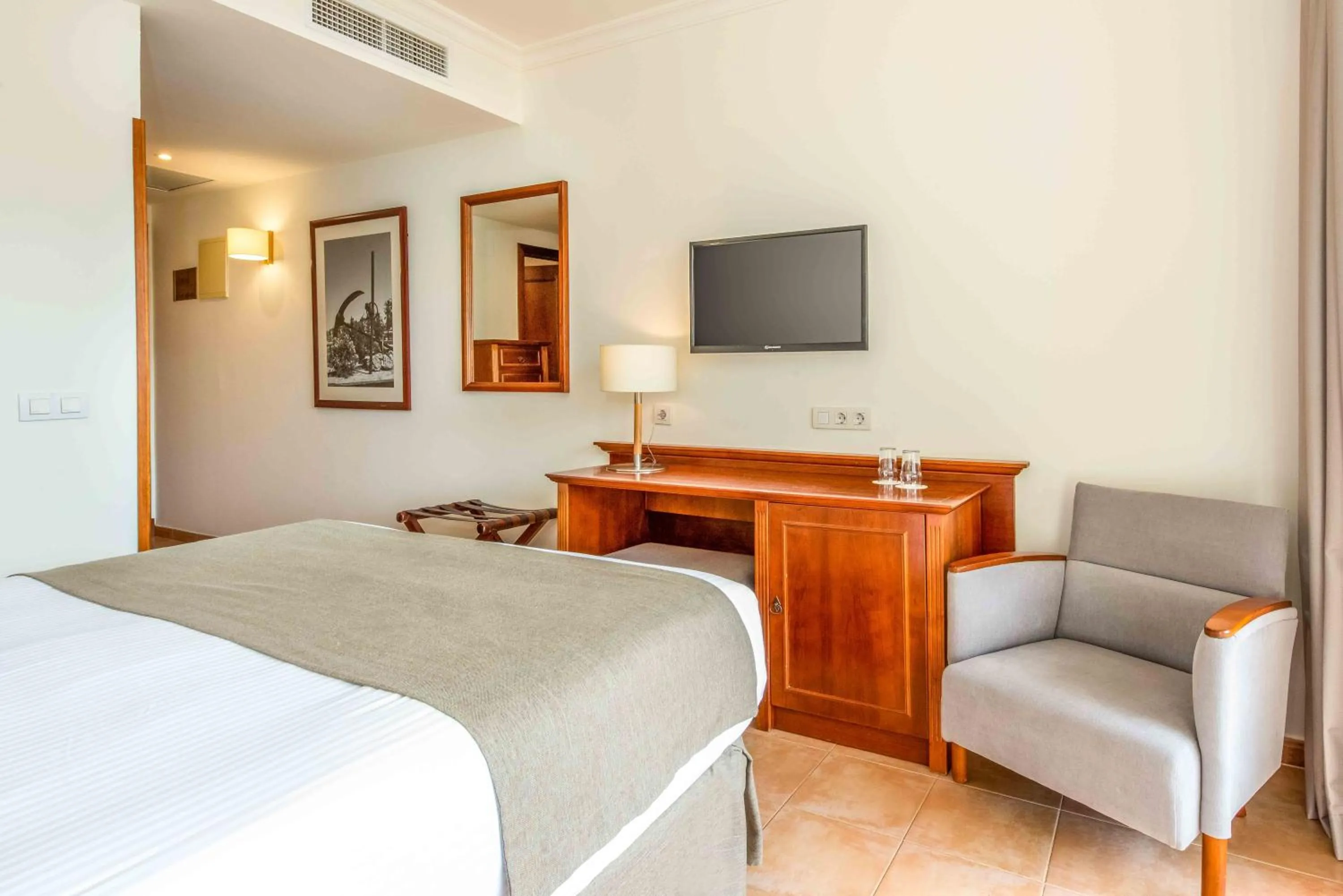 Photo of the whole room, Bed in Valentin Sancti Petri