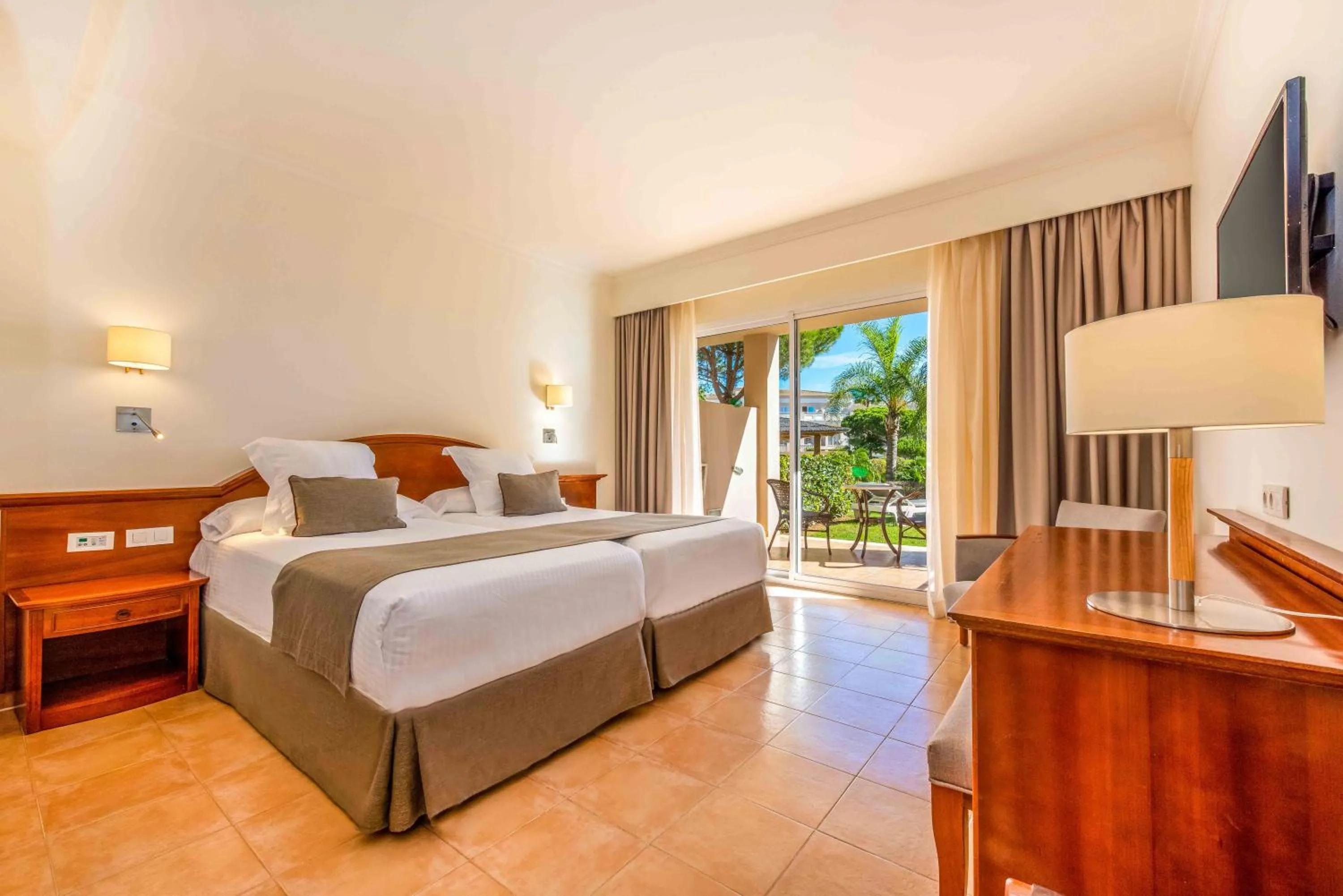 Photo of the whole room, Bed in Valentin Sancti Petri