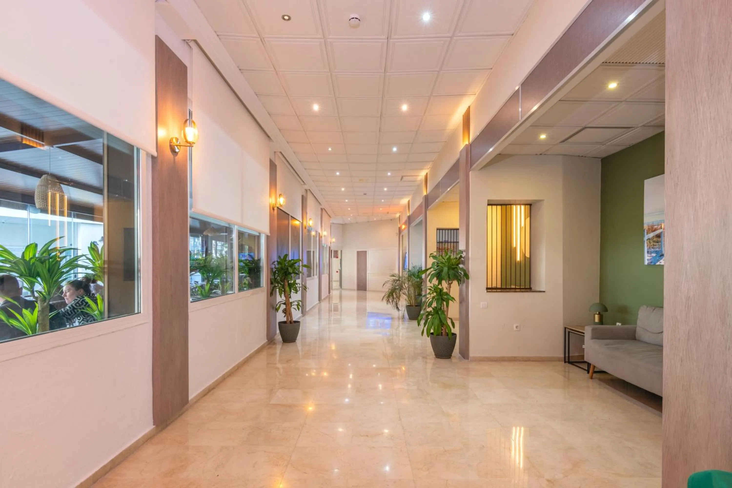 Area and facilities in Hotel Parasol by Dorobe