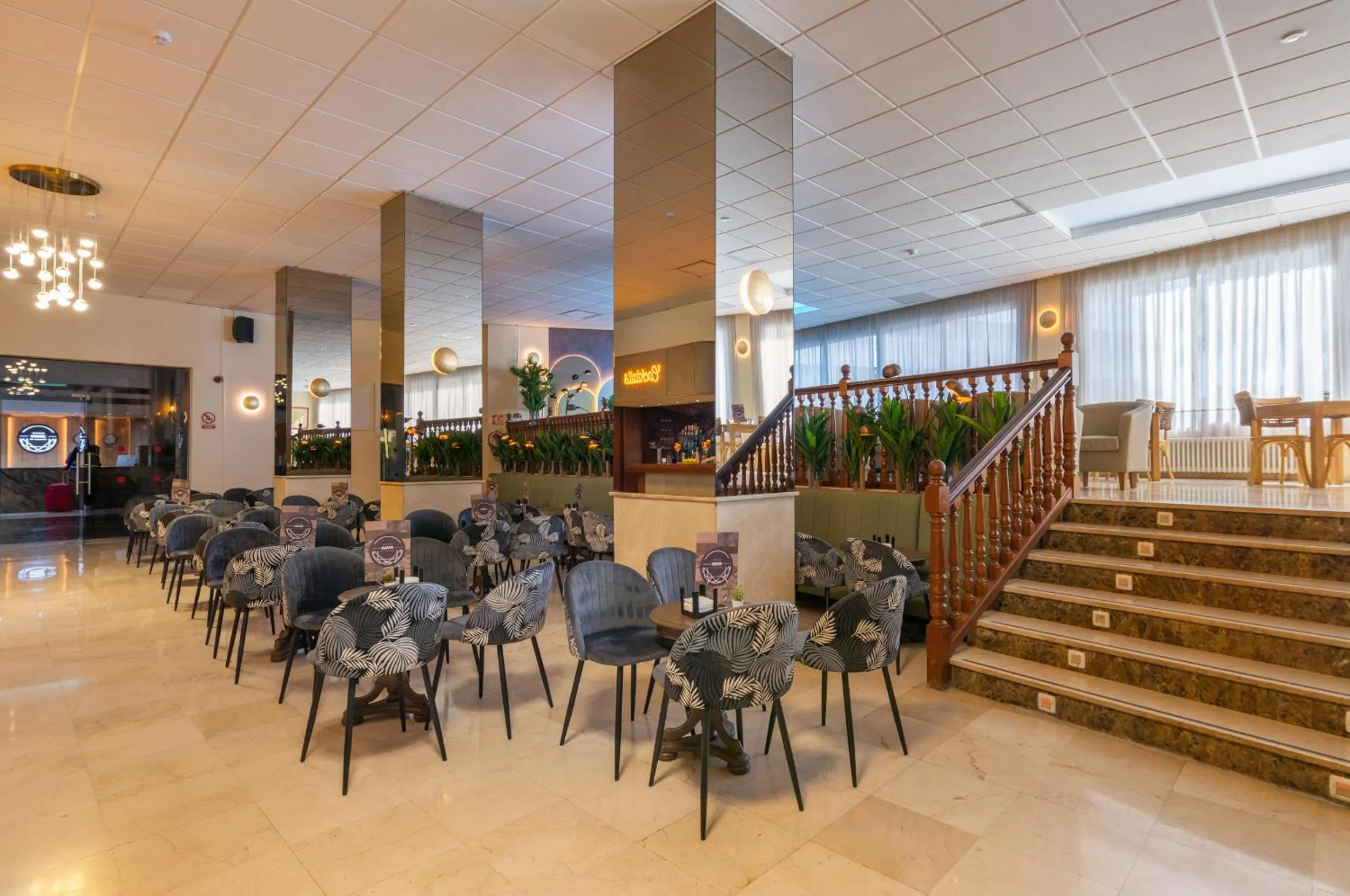 Living room in Hotel Parasol by Dorobe