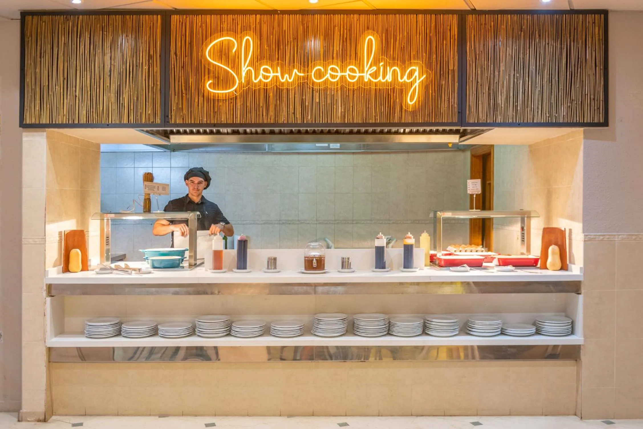 Restaurant/places to eat in Hotel Parasol by Dorobe