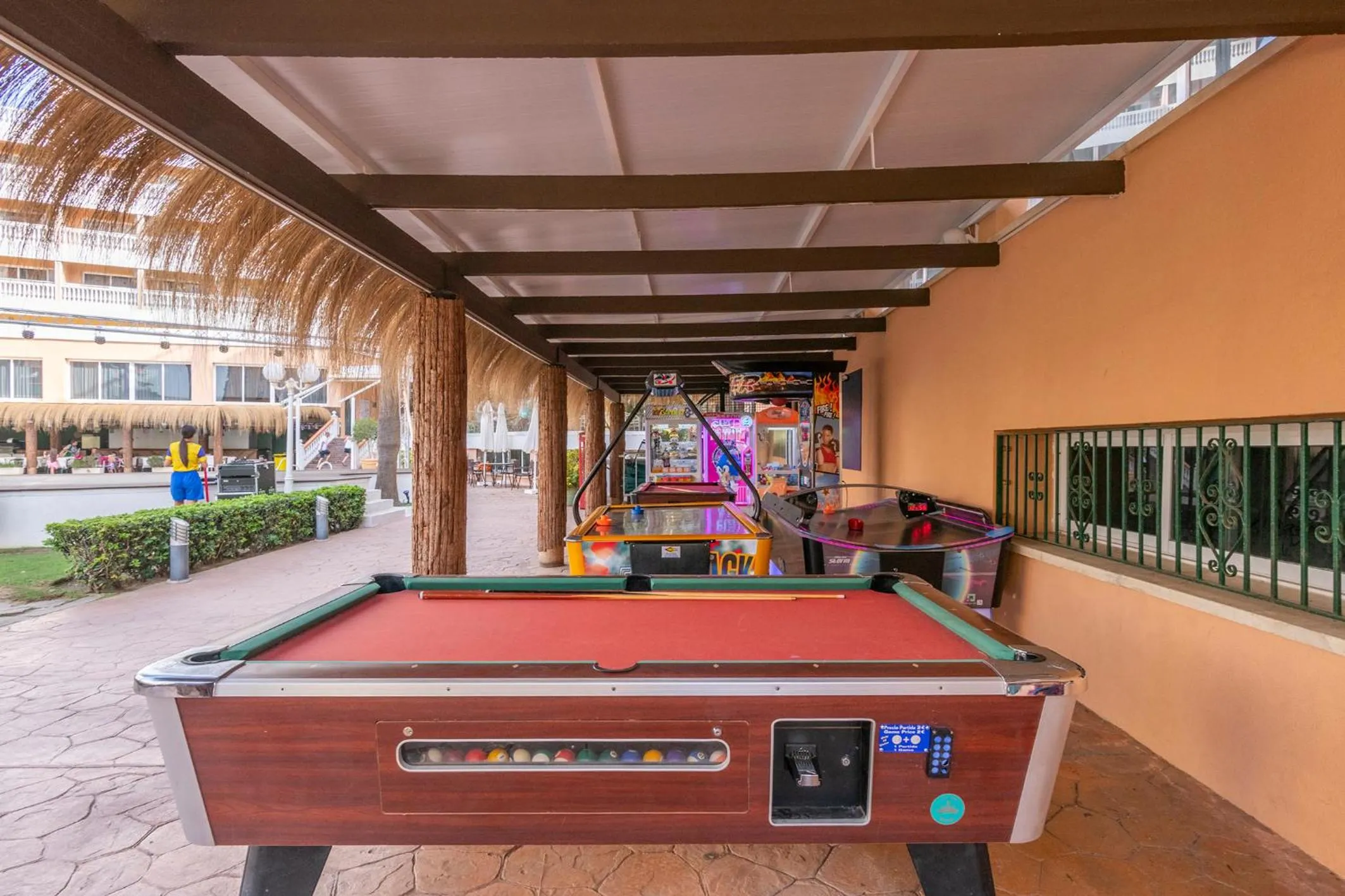 Game Room in Hotel Parasol by Dorobe