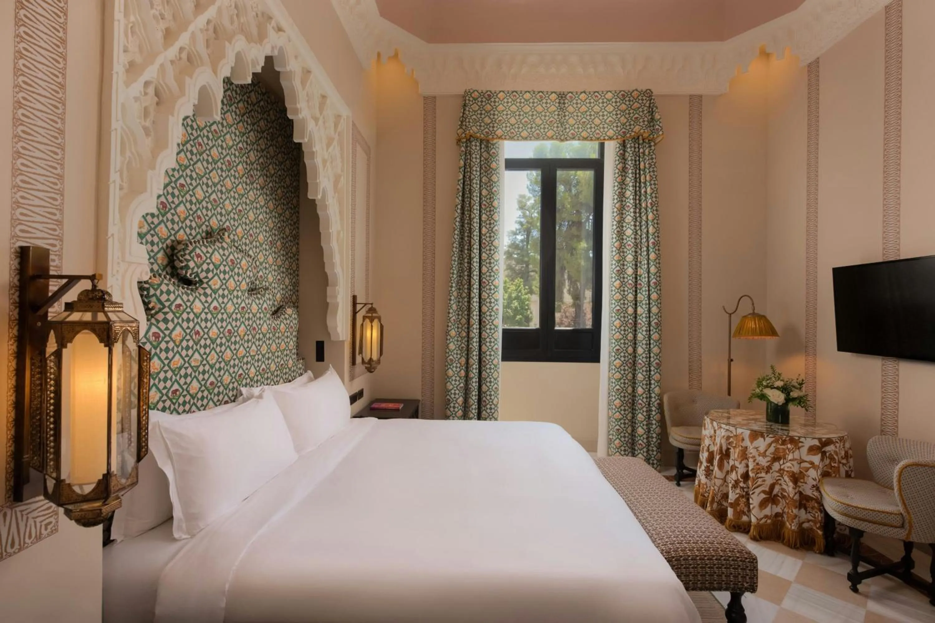 Bedroom, Bed in Hotel Alfonso XIII, a Luxury Collection Hotel, Seville