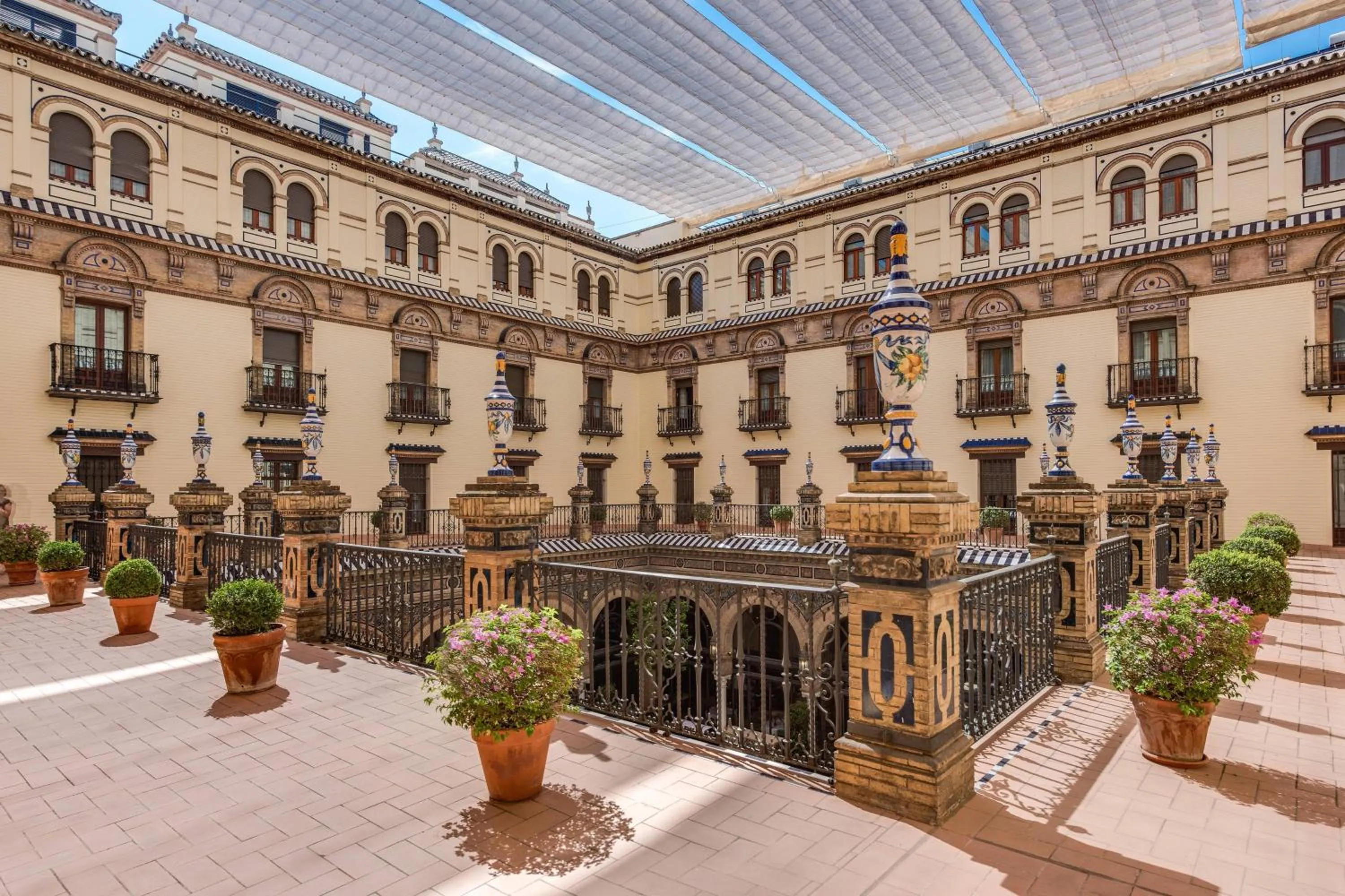 Restaurant/places to eat in Hotel Alfonso XIII, a Luxury Collection Hotel, Seville