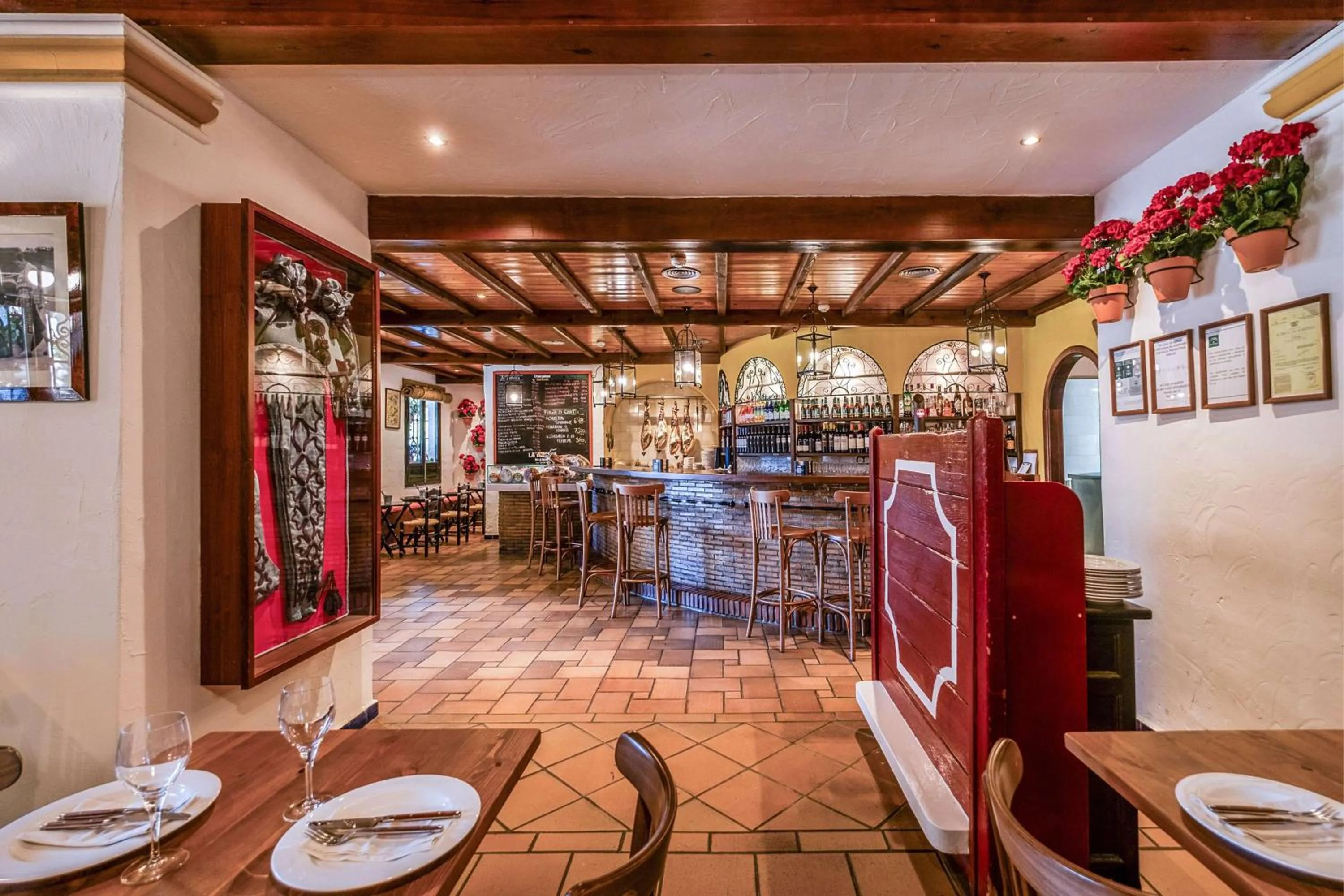 Restaurant/places to eat in Melia Lebreros