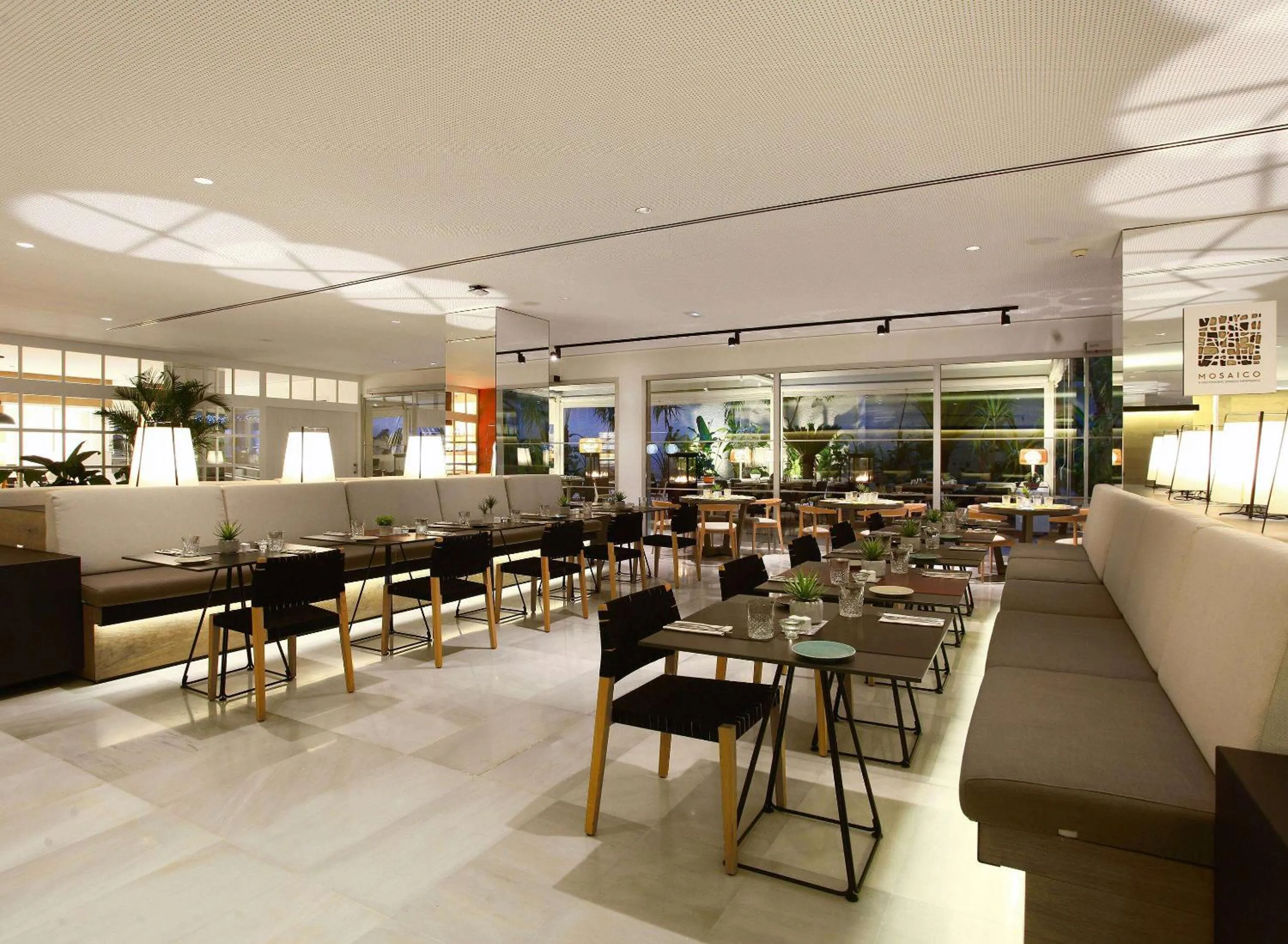 Restaurant/places to eat in Melia Lebreros
