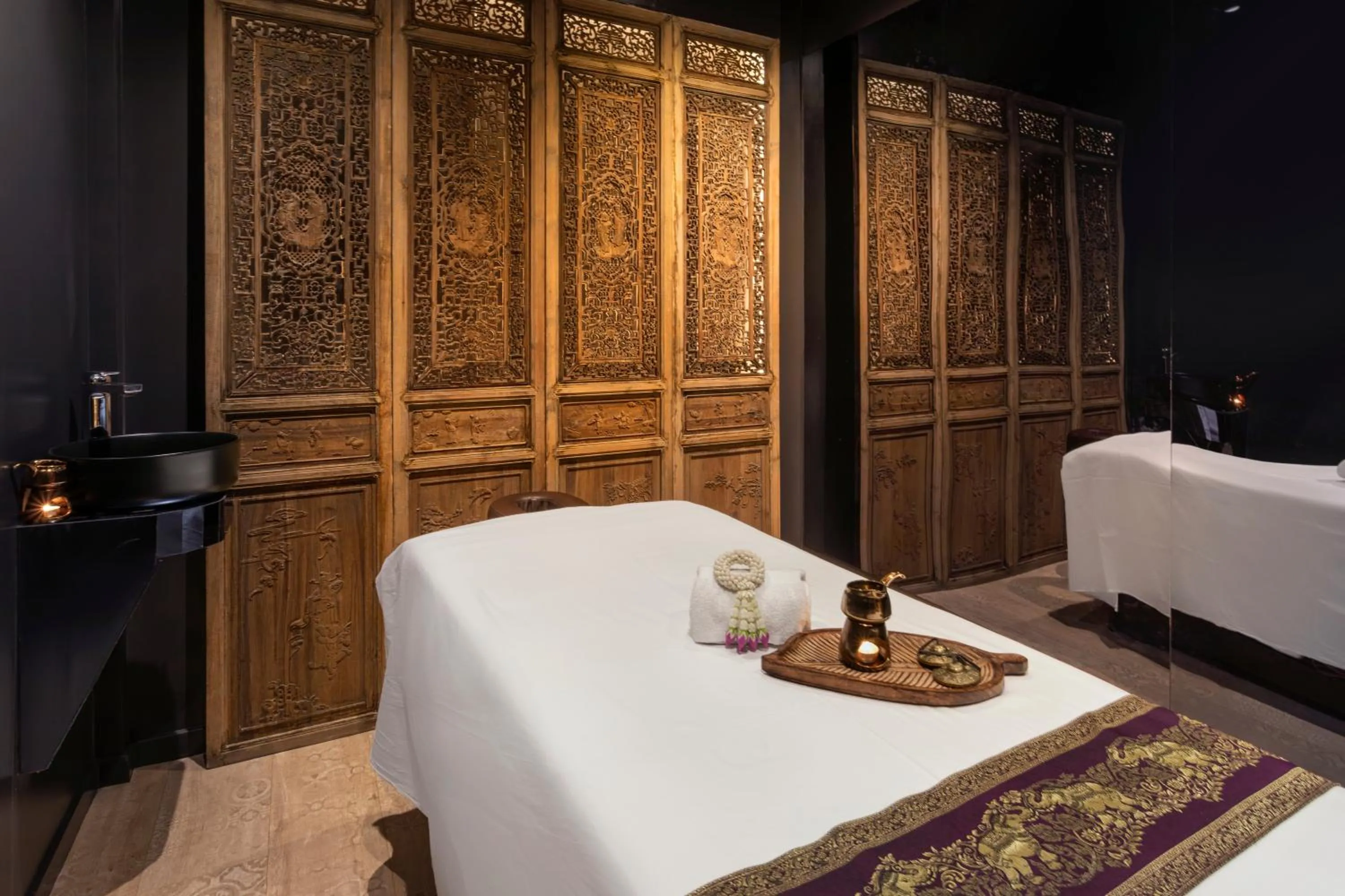 Massage in Melia Castilla