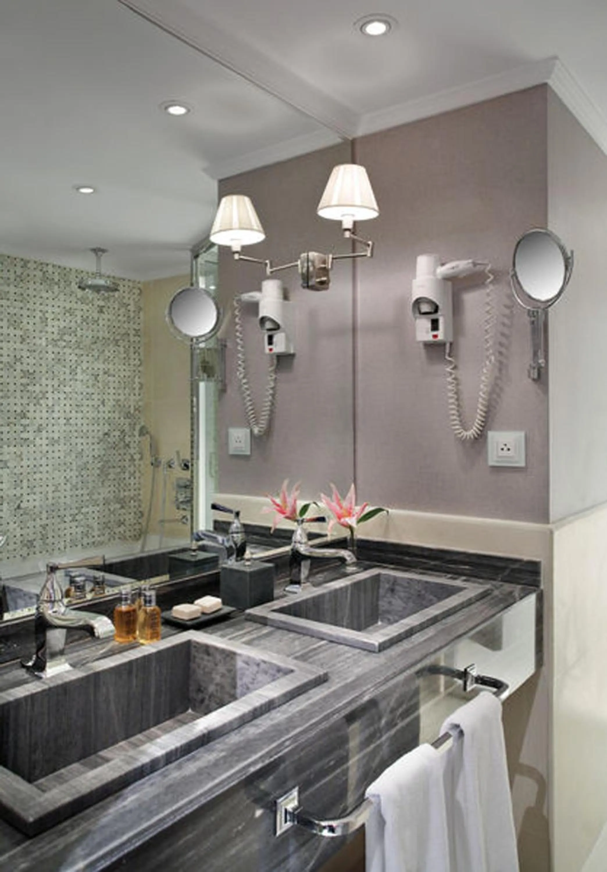 Bathroom in Melia Castilla