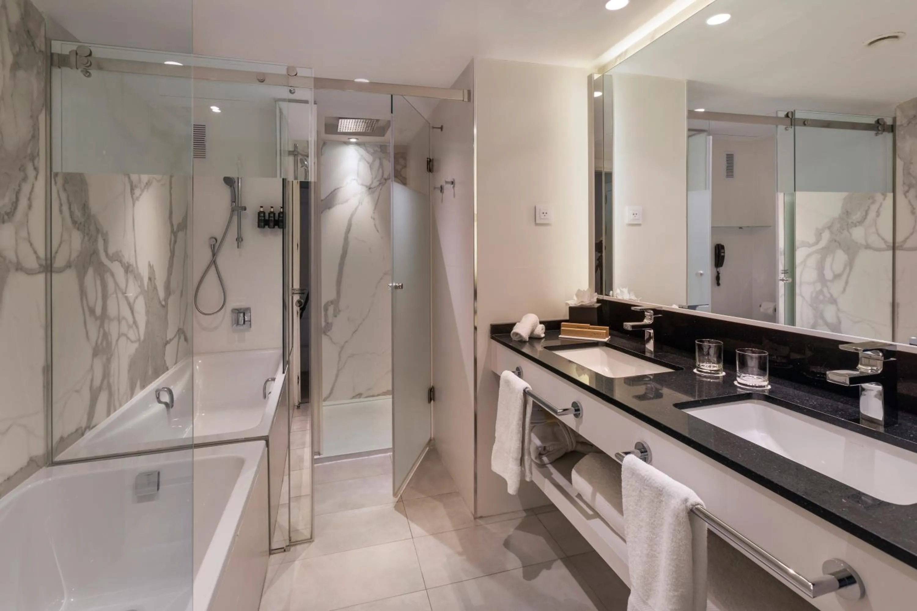 Bathroom in Melia Castilla