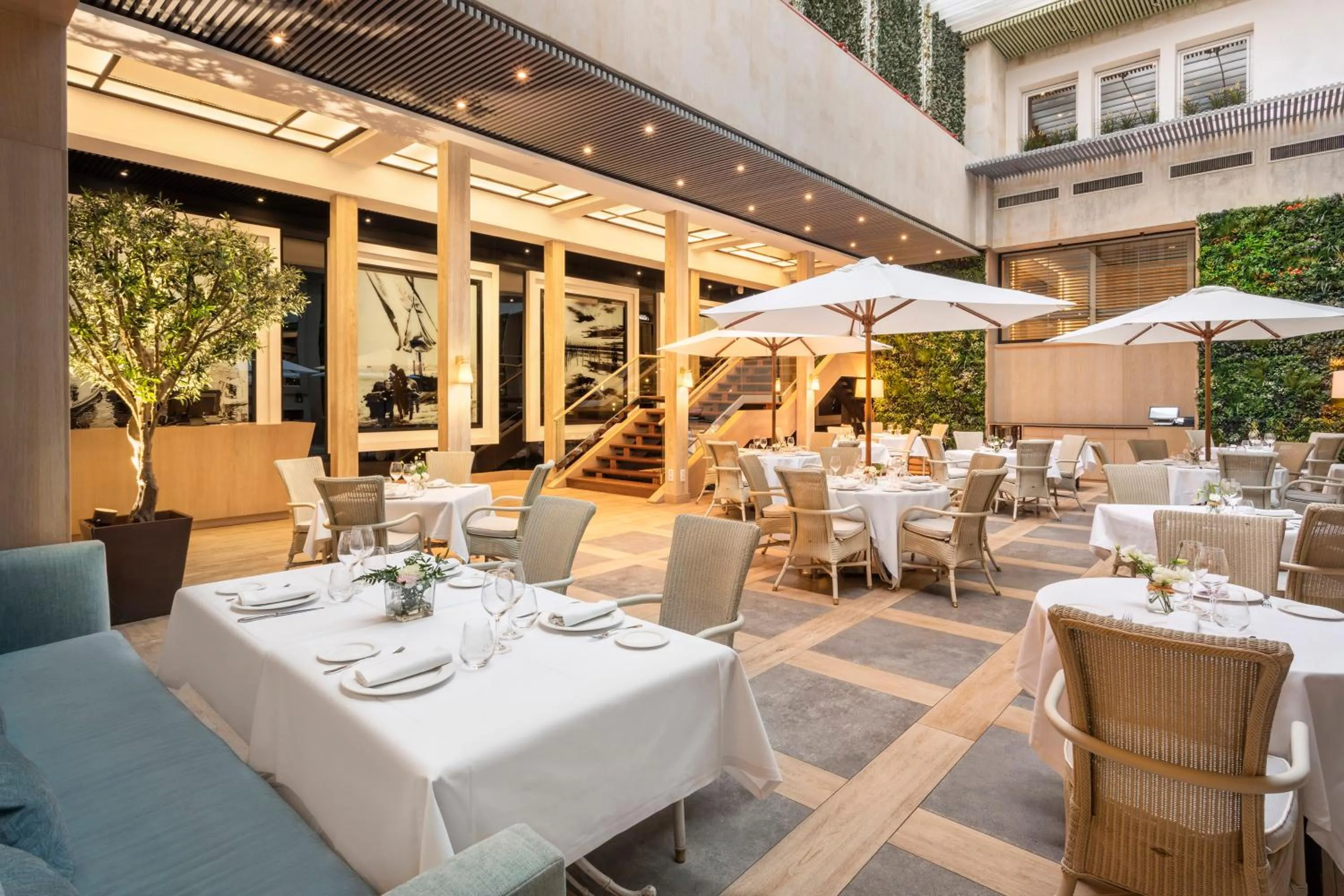 Restaurant/places to eat in Melia Castilla