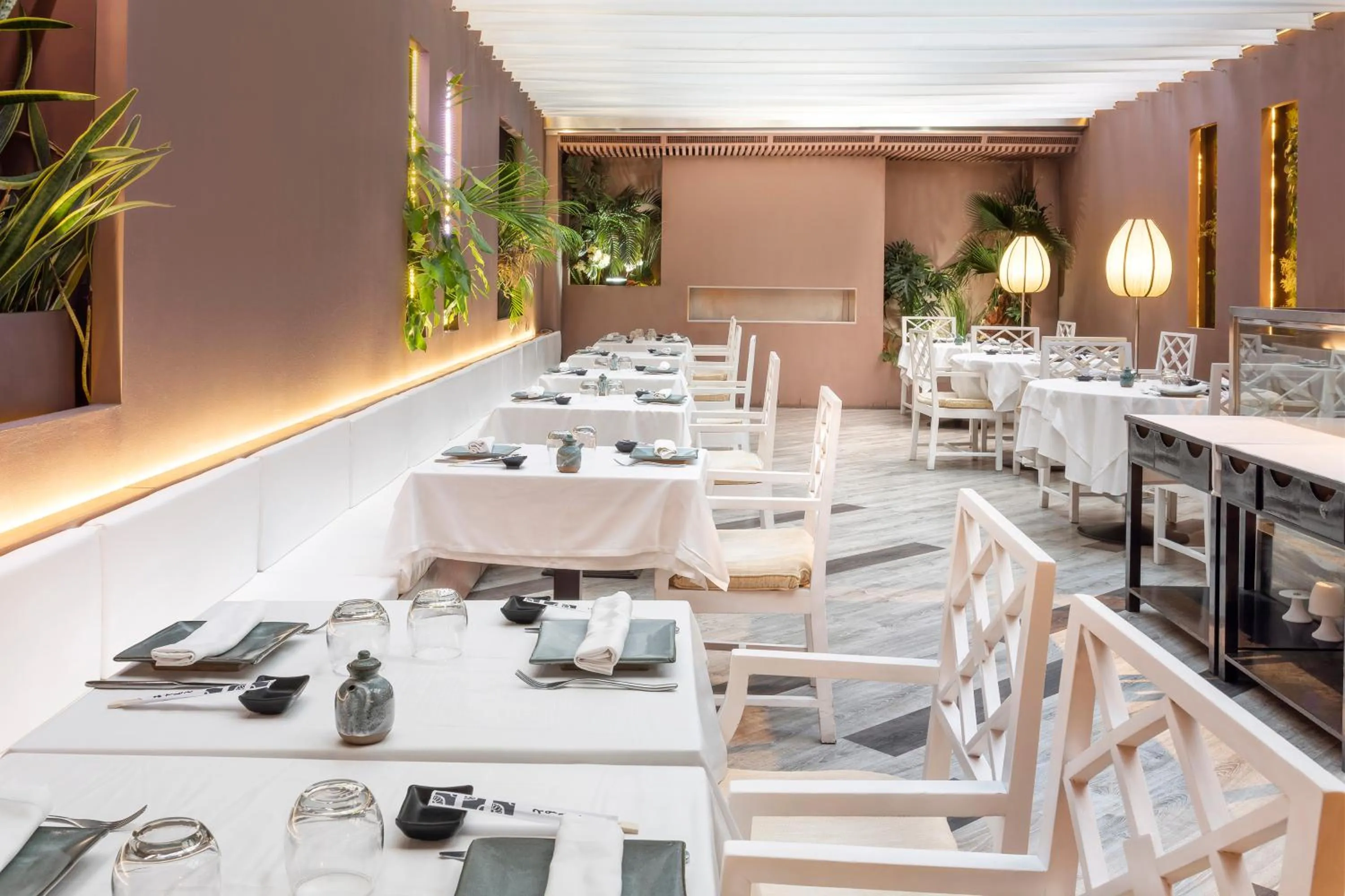 Restaurant/places to eat in Melia Castilla