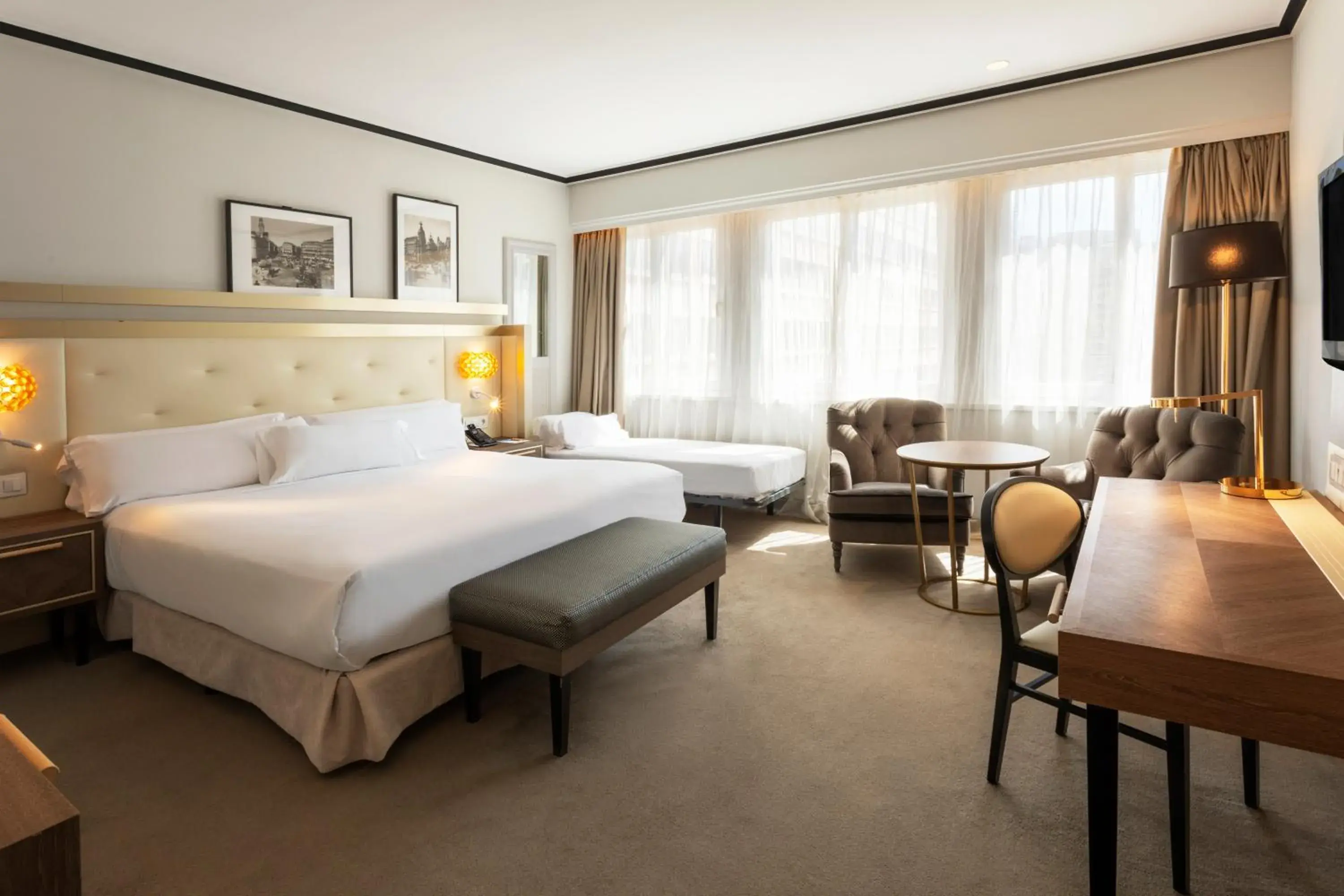 Family Triple Room in Melia Castilla Family Triple Room in Melia Castilla