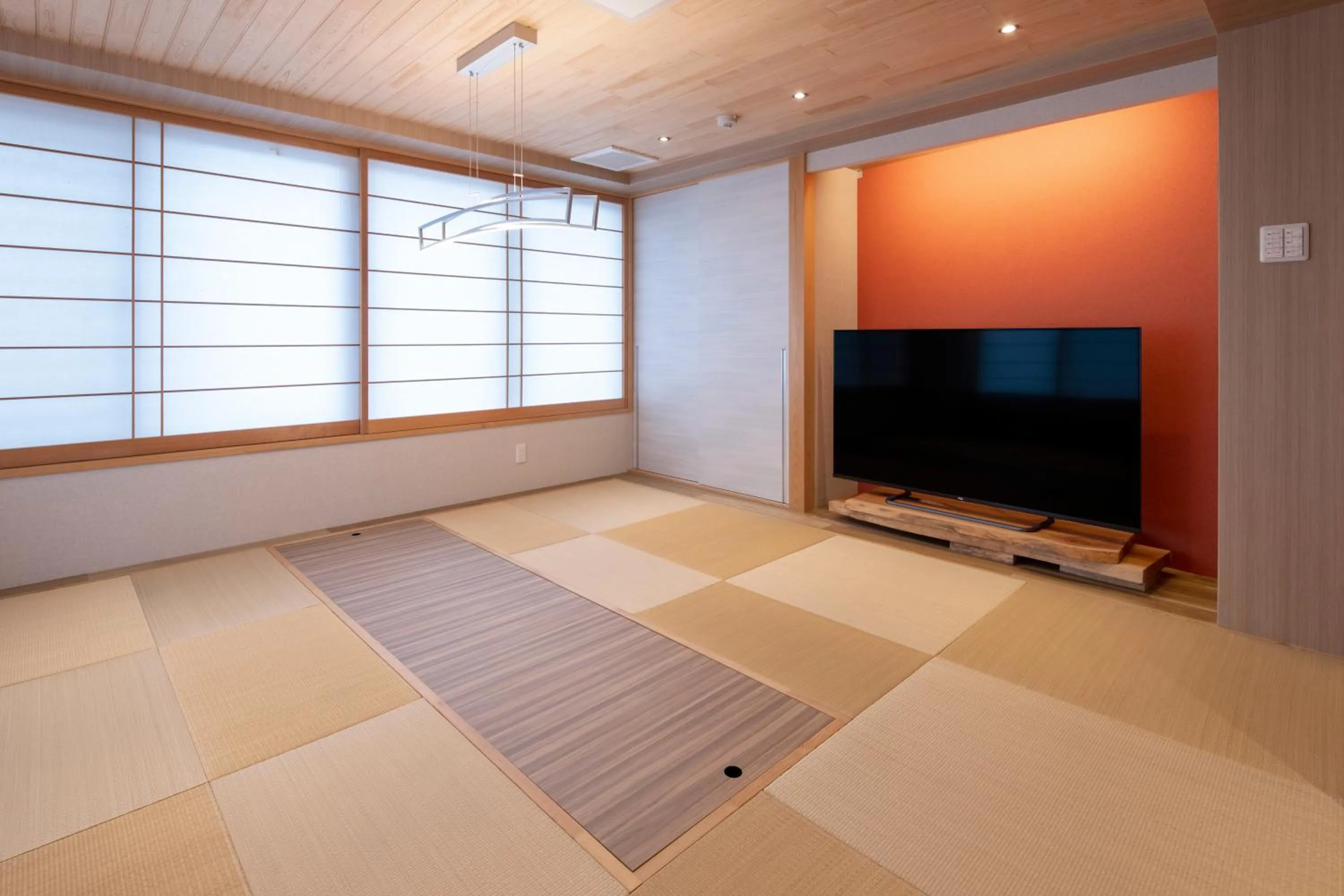 TV and multimedia in Mujurin