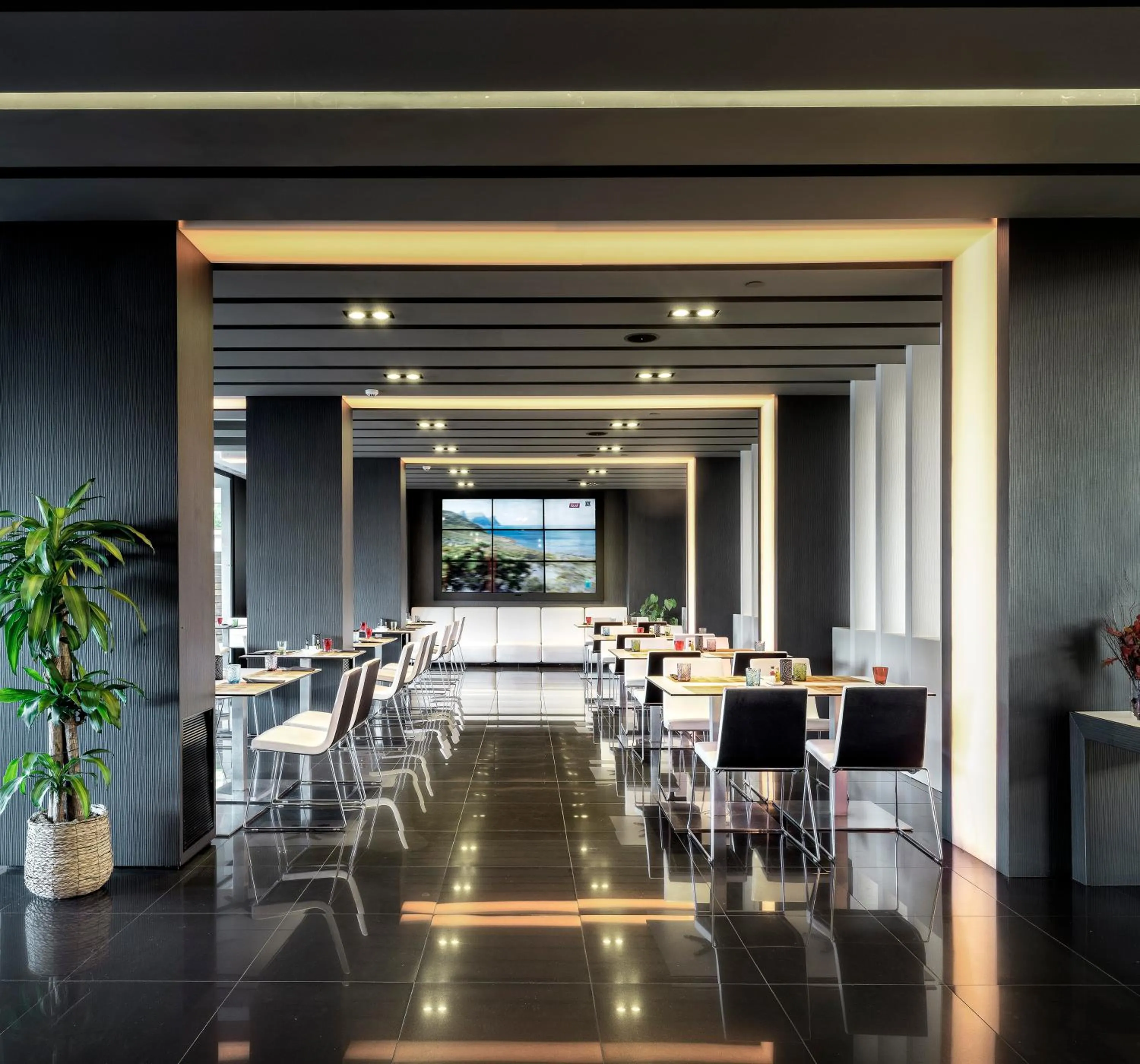 Restaurant/places to eat in Melia Sitges