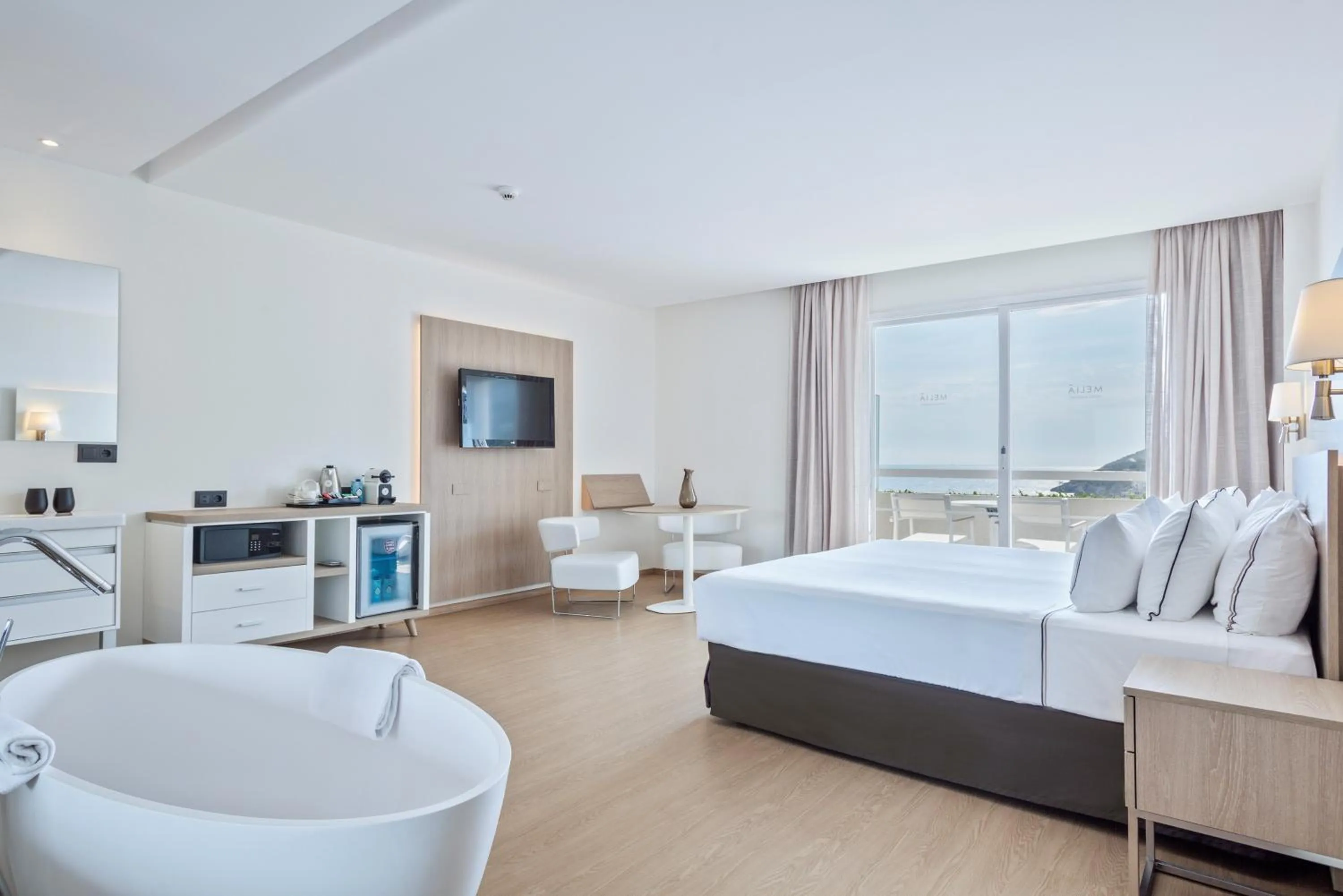 Bathroom, Bed in Melia Sitges