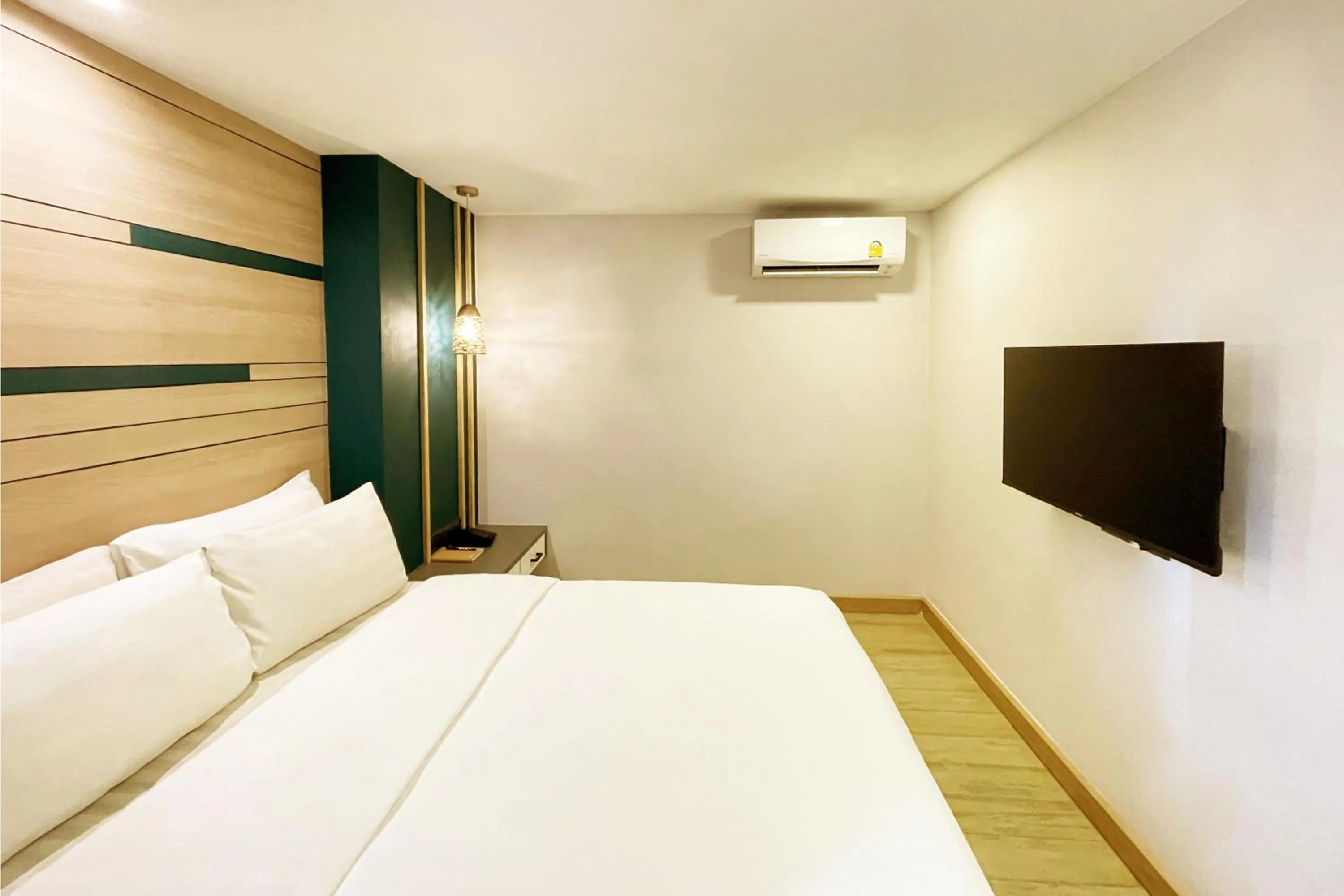 Bed in City Park Hotel Bangkok Pratunam by PCL