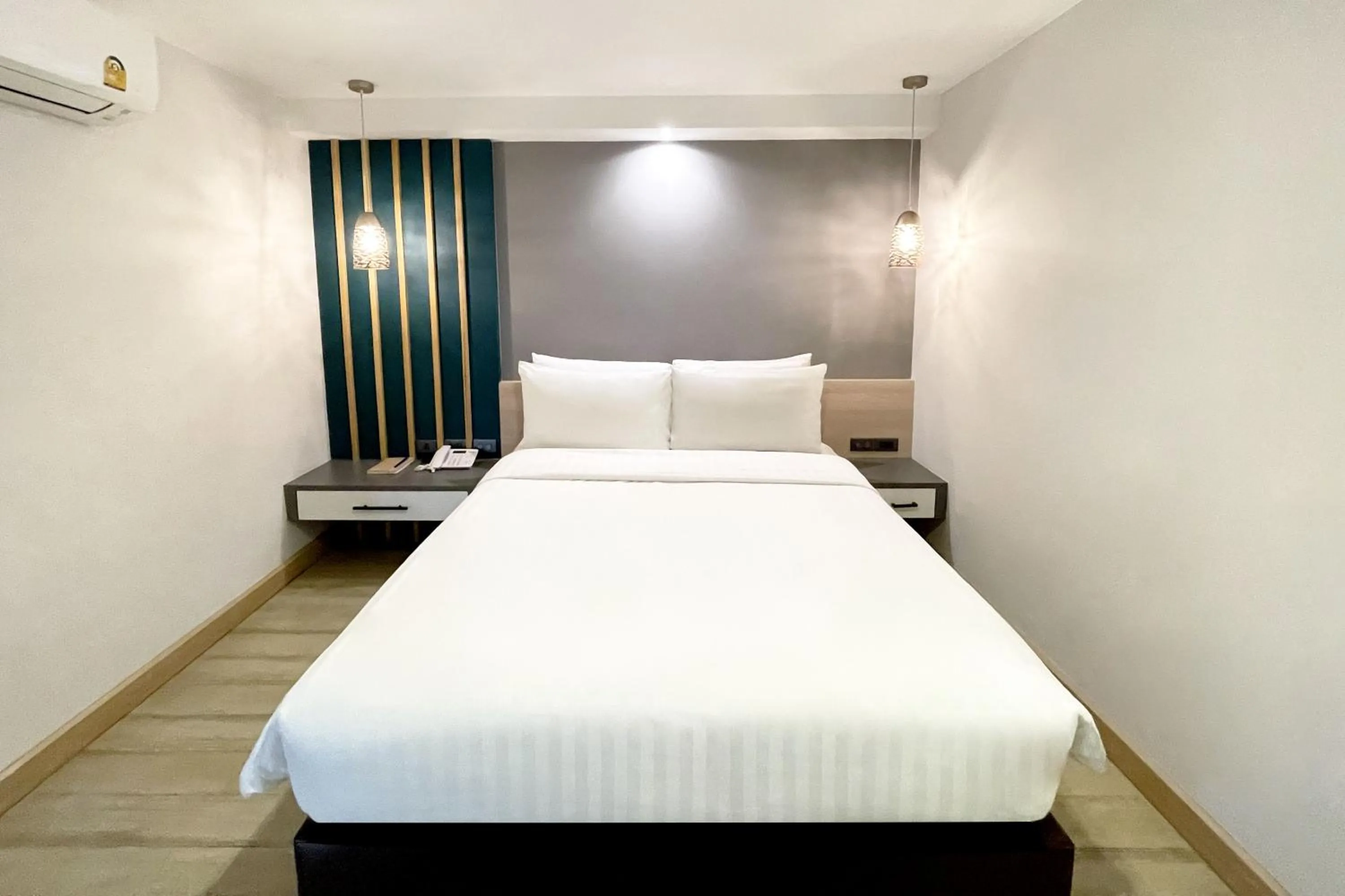 Bed in City Park Hotel Bangkok Pratunam by PCL