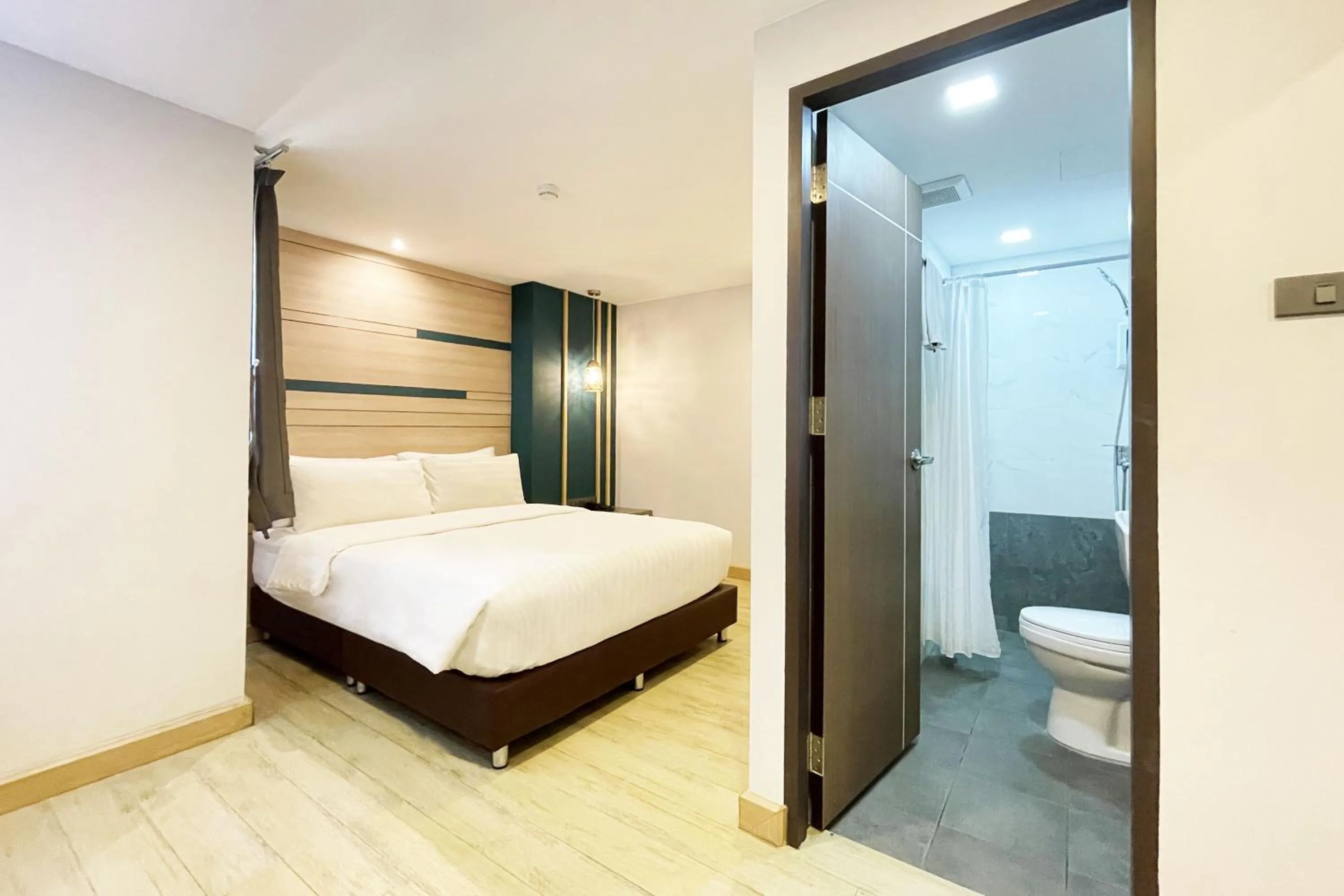Bathroom, Bed in City Park Hotel Bangkok Pratunam by PCL