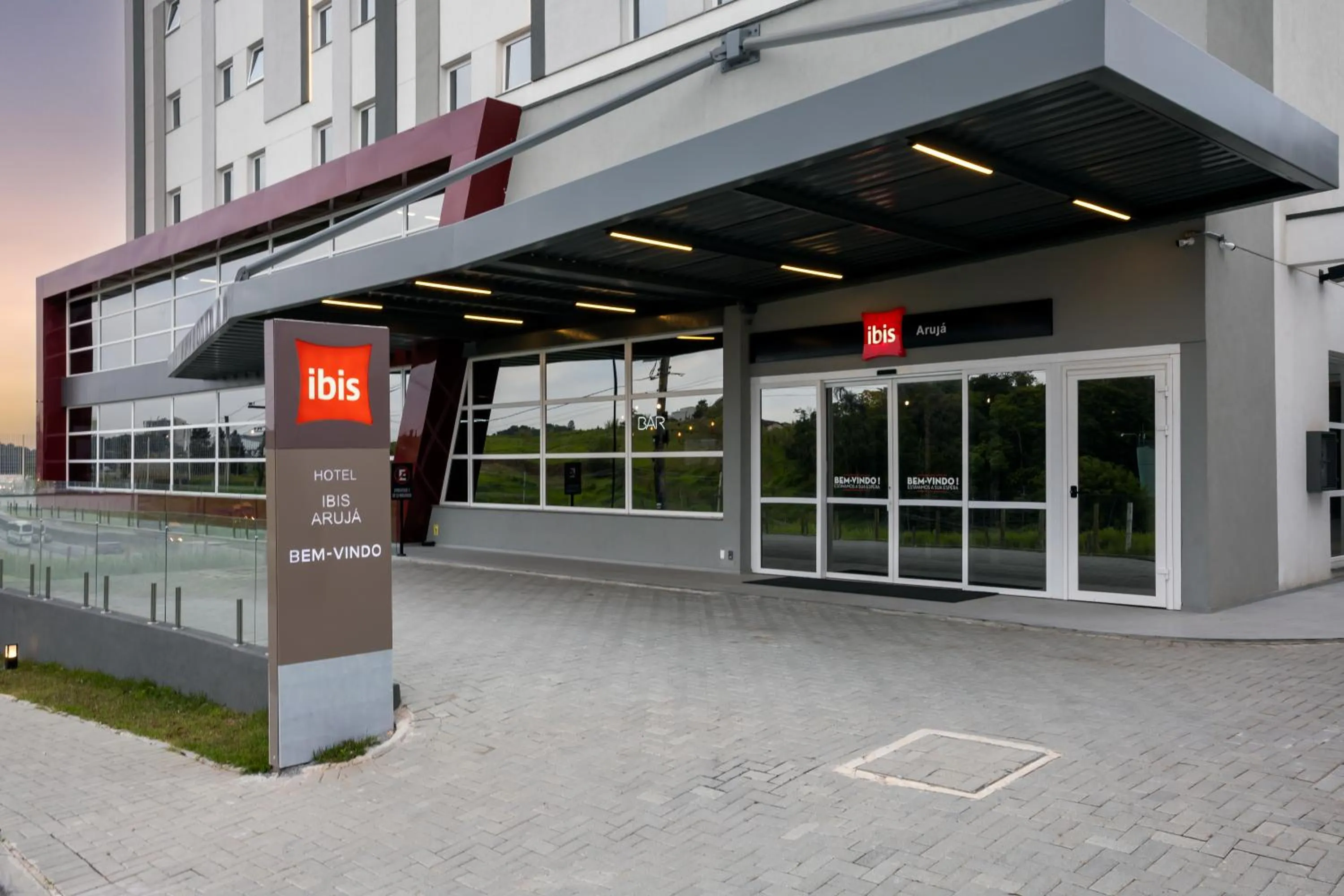 Property building in Ibis Aruja