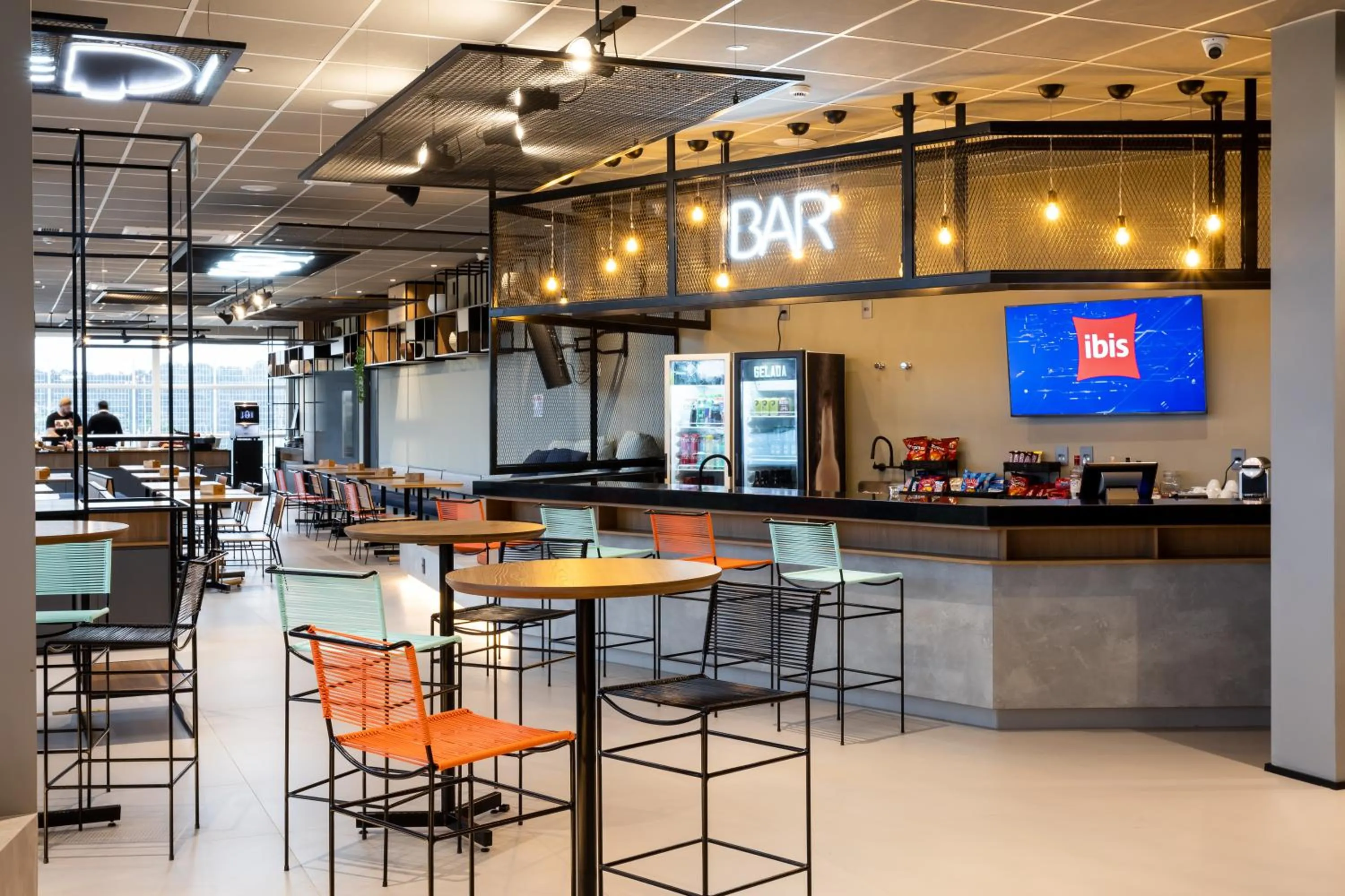 Restaurant/places to eat in Ibis Aruja