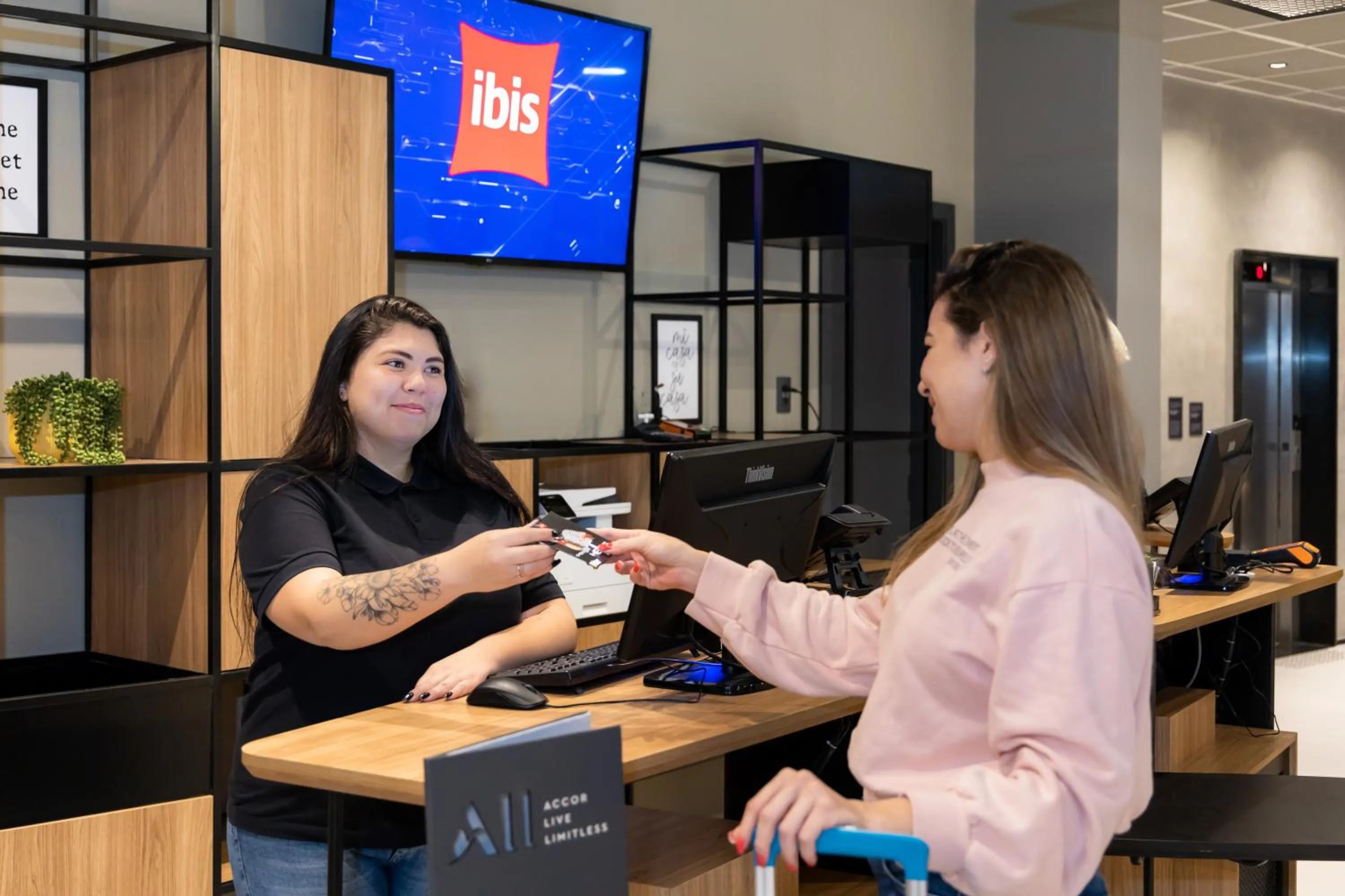 group of guests in Ibis Aruja