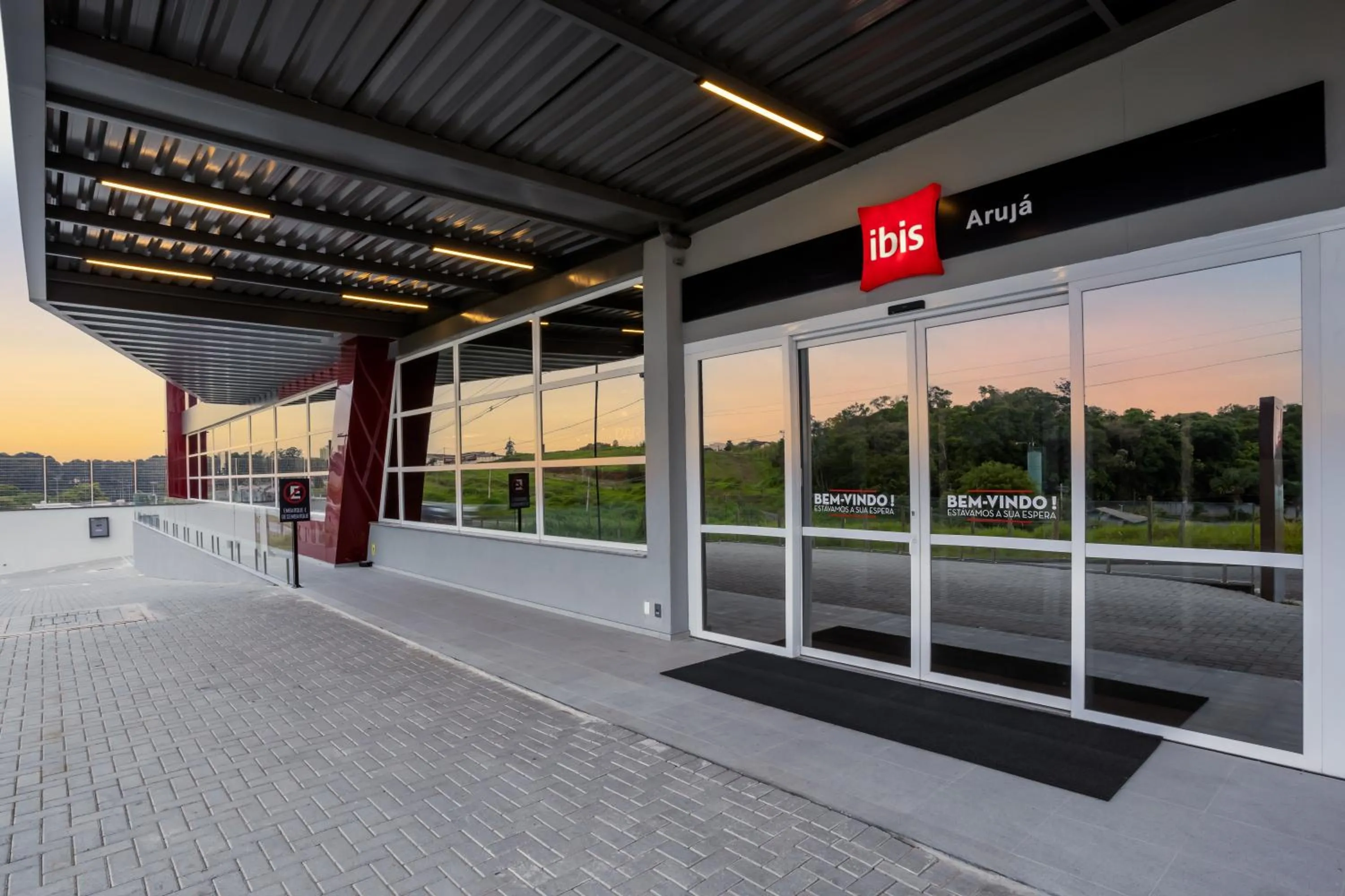 Property building in Ibis Aruja