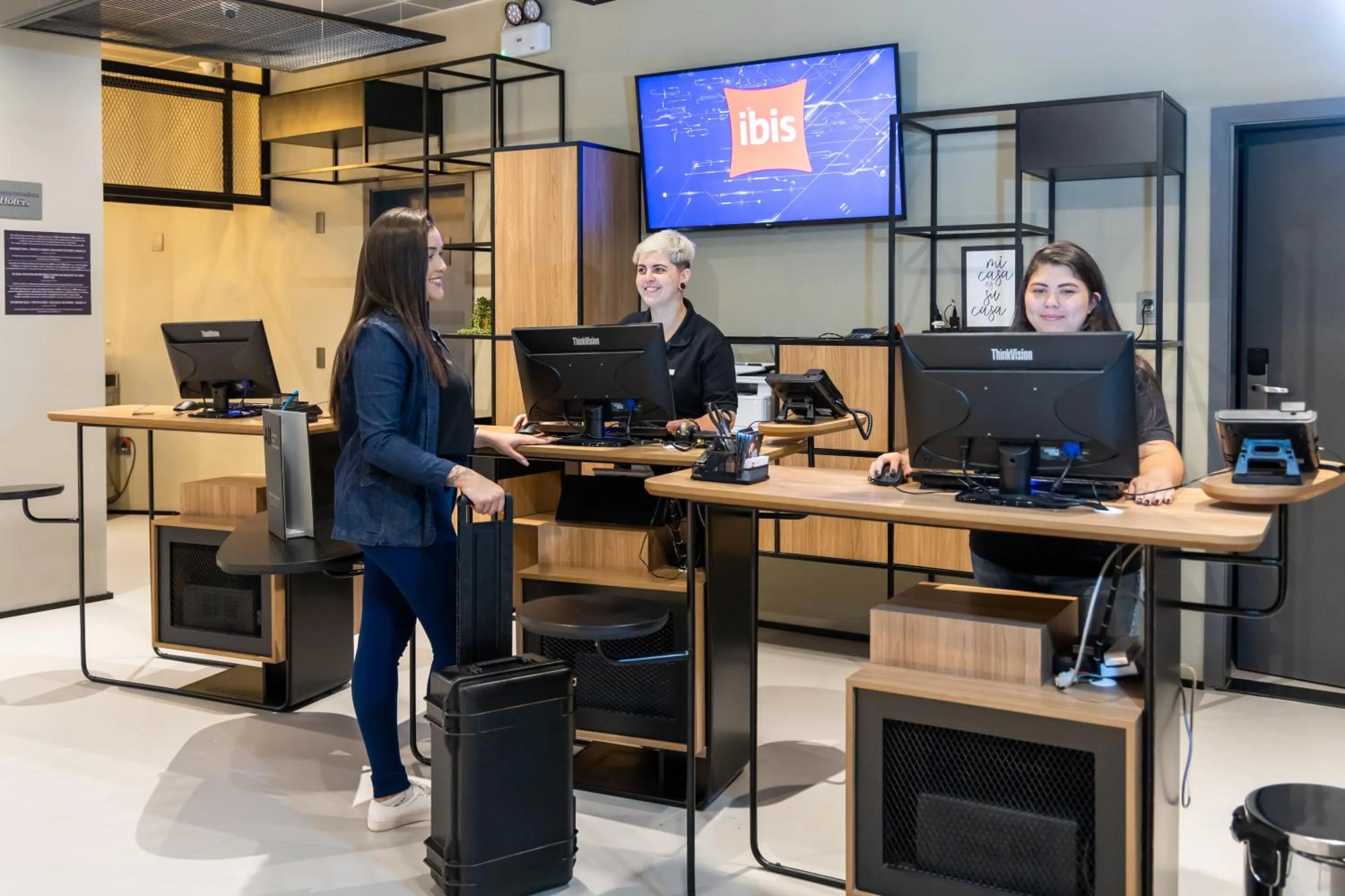 Lobby or reception in Ibis Aruja