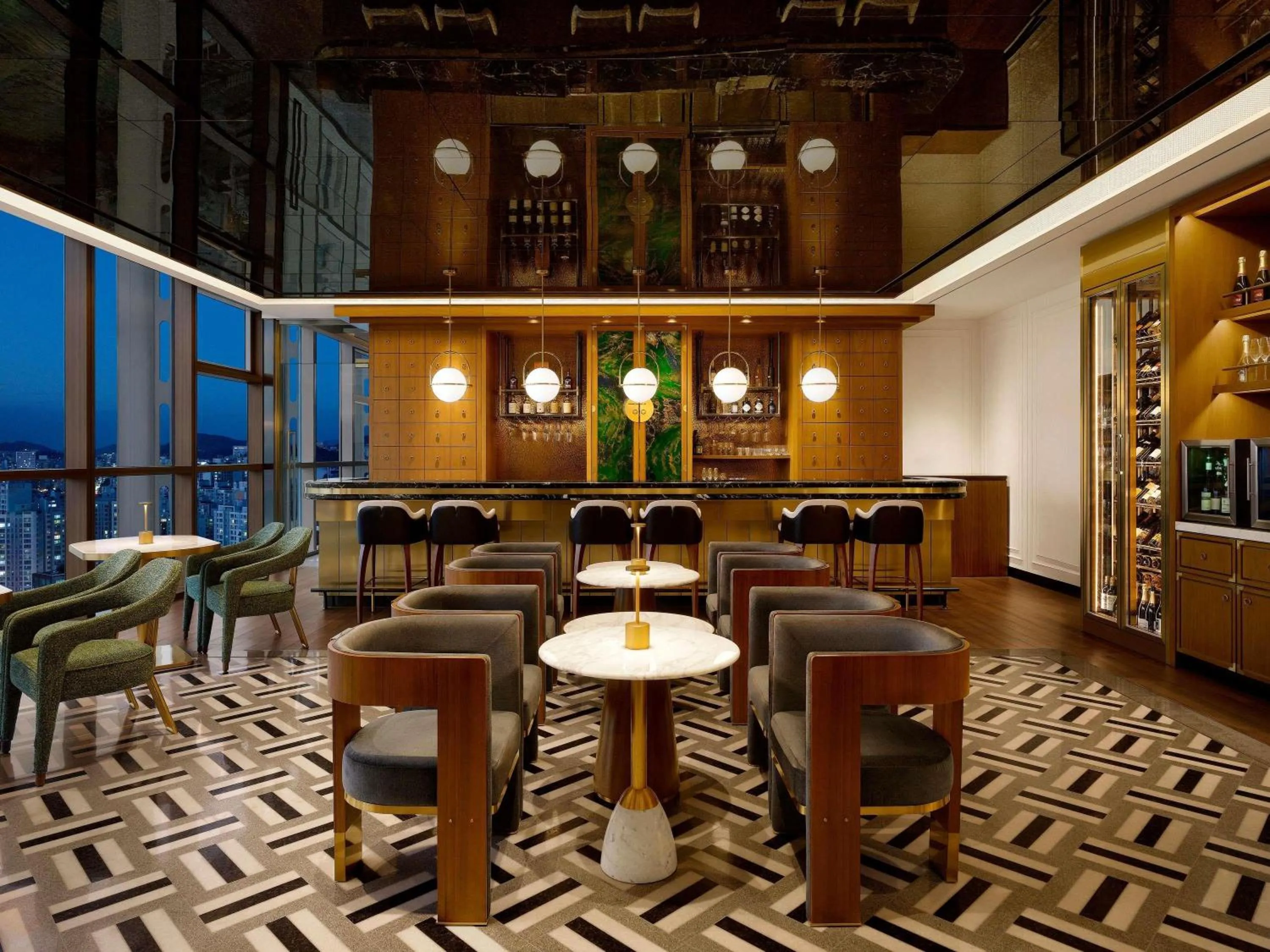 Lounge or bar in Naru Ambassador Hotel Seoul - MGallery Collection