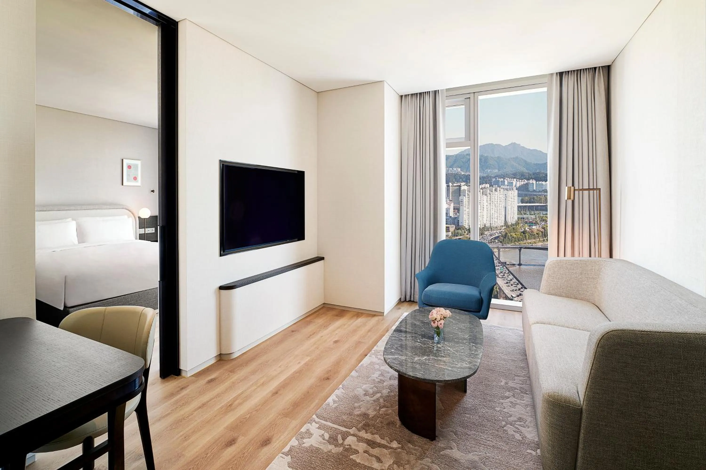 Living room in Naru Ambassador Hotel Seoul - MGallery Collection