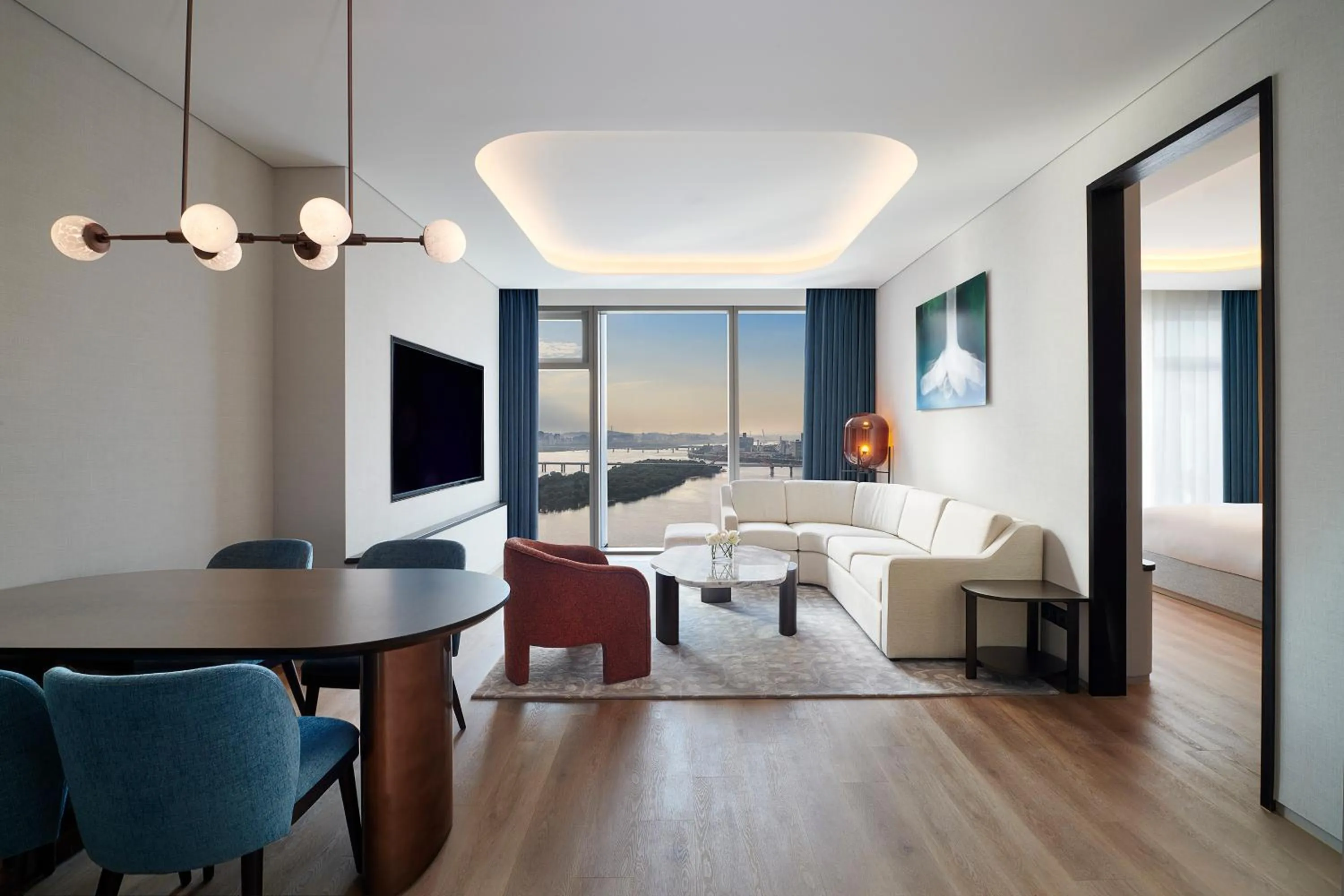 Living room, Bed in Naru Ambassador Hotel Seoul - MGallery Collection