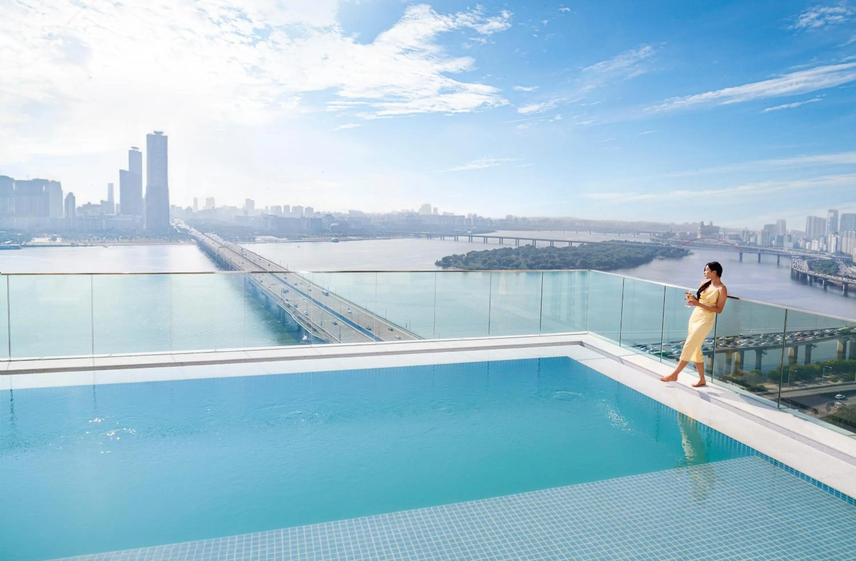 Swimming pool in Naru Ambassador Hotel Seoul - MGallery Collection