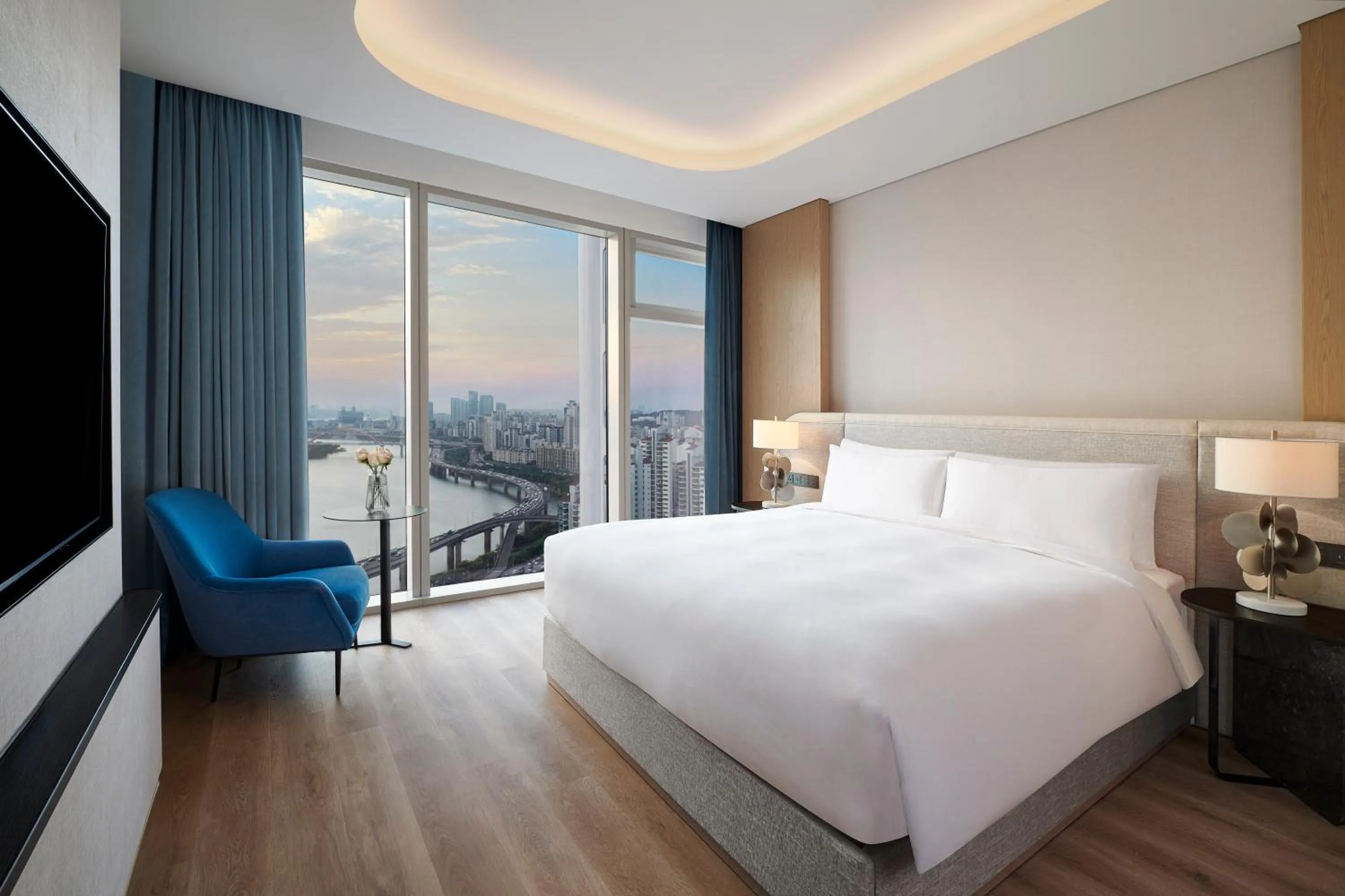 Bedroom, Bed in Naru Ambassador Hotel Seoul - MGallery Collection