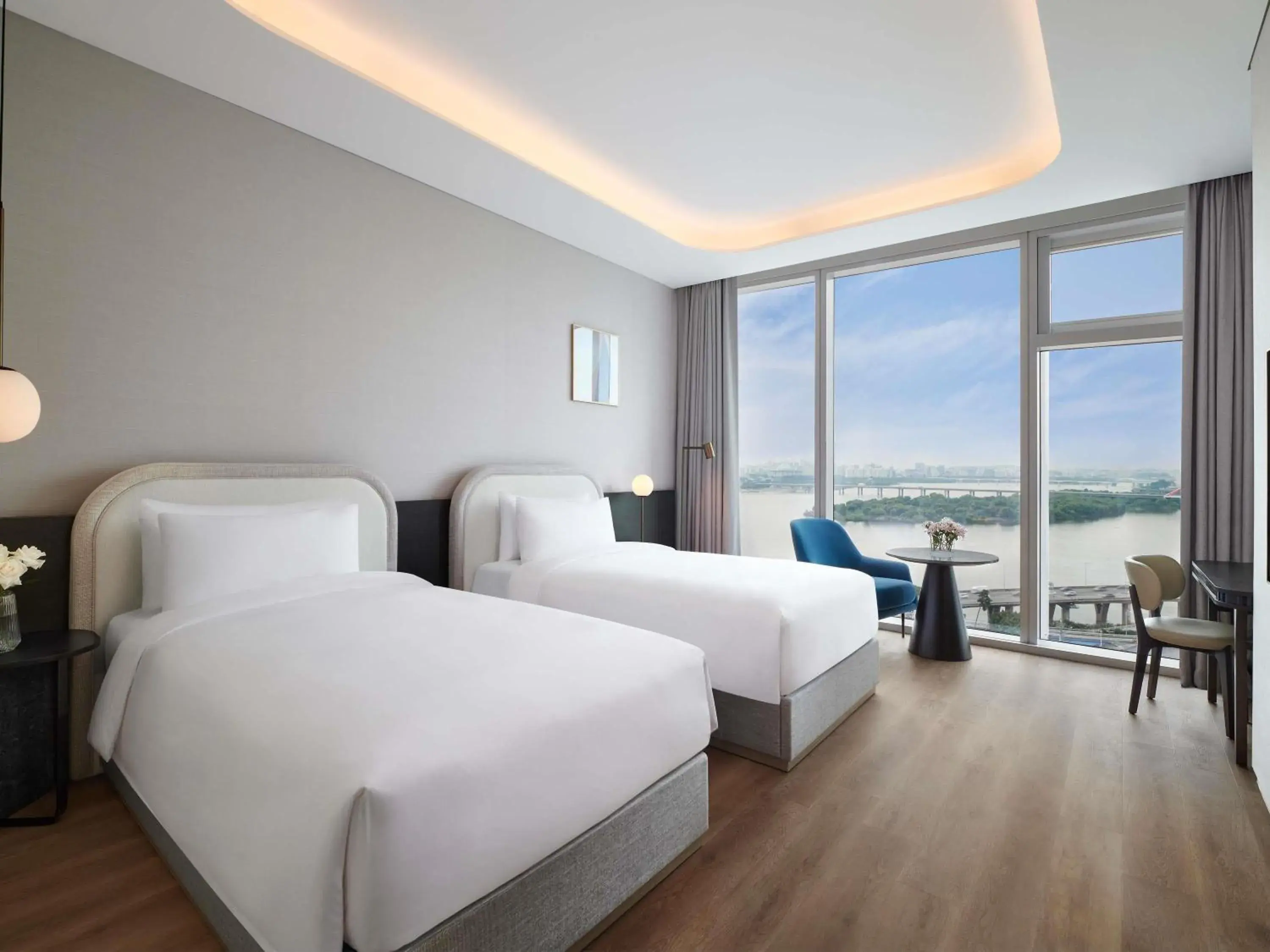 Deluxe River with 2 Single Beds, River View in Naru Ambassador Hotel Seoul - MGallery Collection Deluxe River with 2 Single Beds, River View in Naru Ambassador Hotel Seoul - MGallery Collection