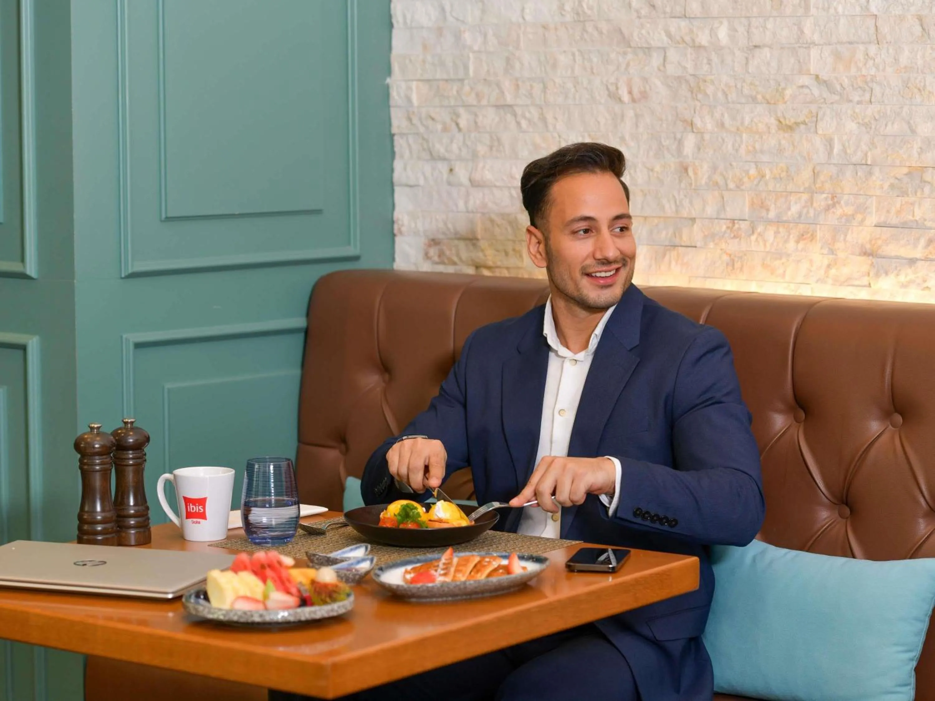 Restaurant/places to eat in ibis Doha