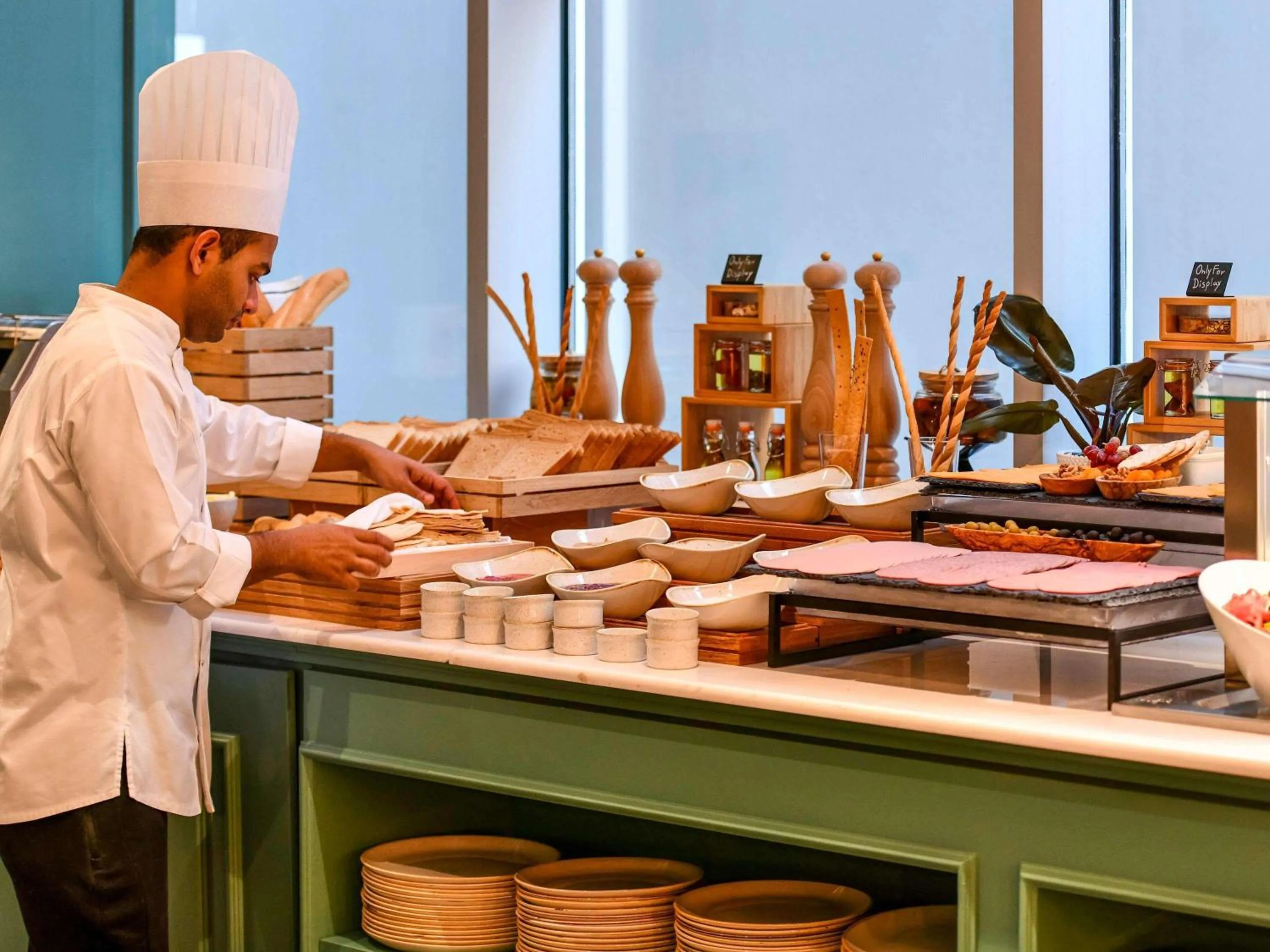 Restaurant/places to eat in ibis Doha