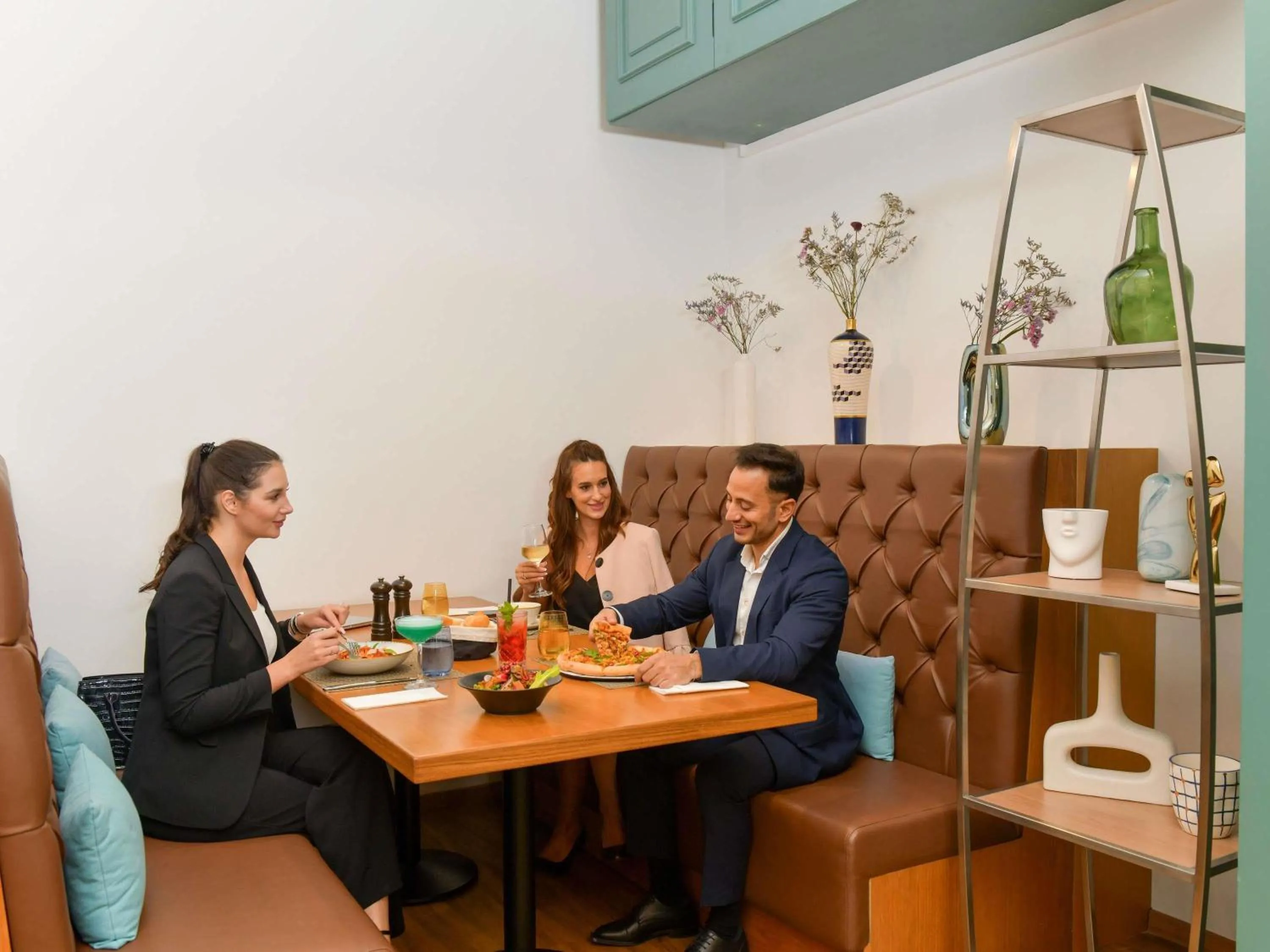 Restaurant/places to eat in ibis Doha