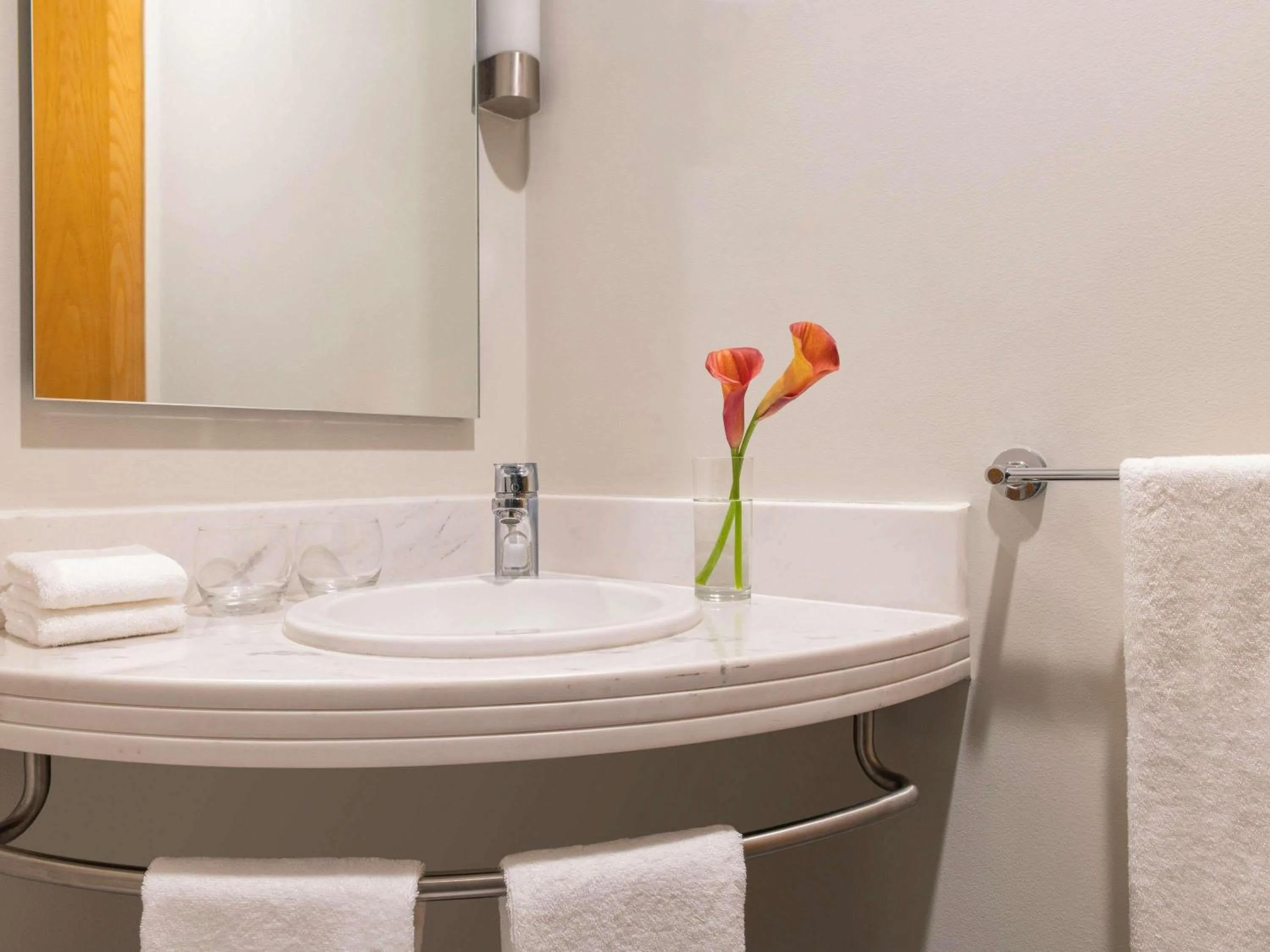 Bedroom in ibis Doha