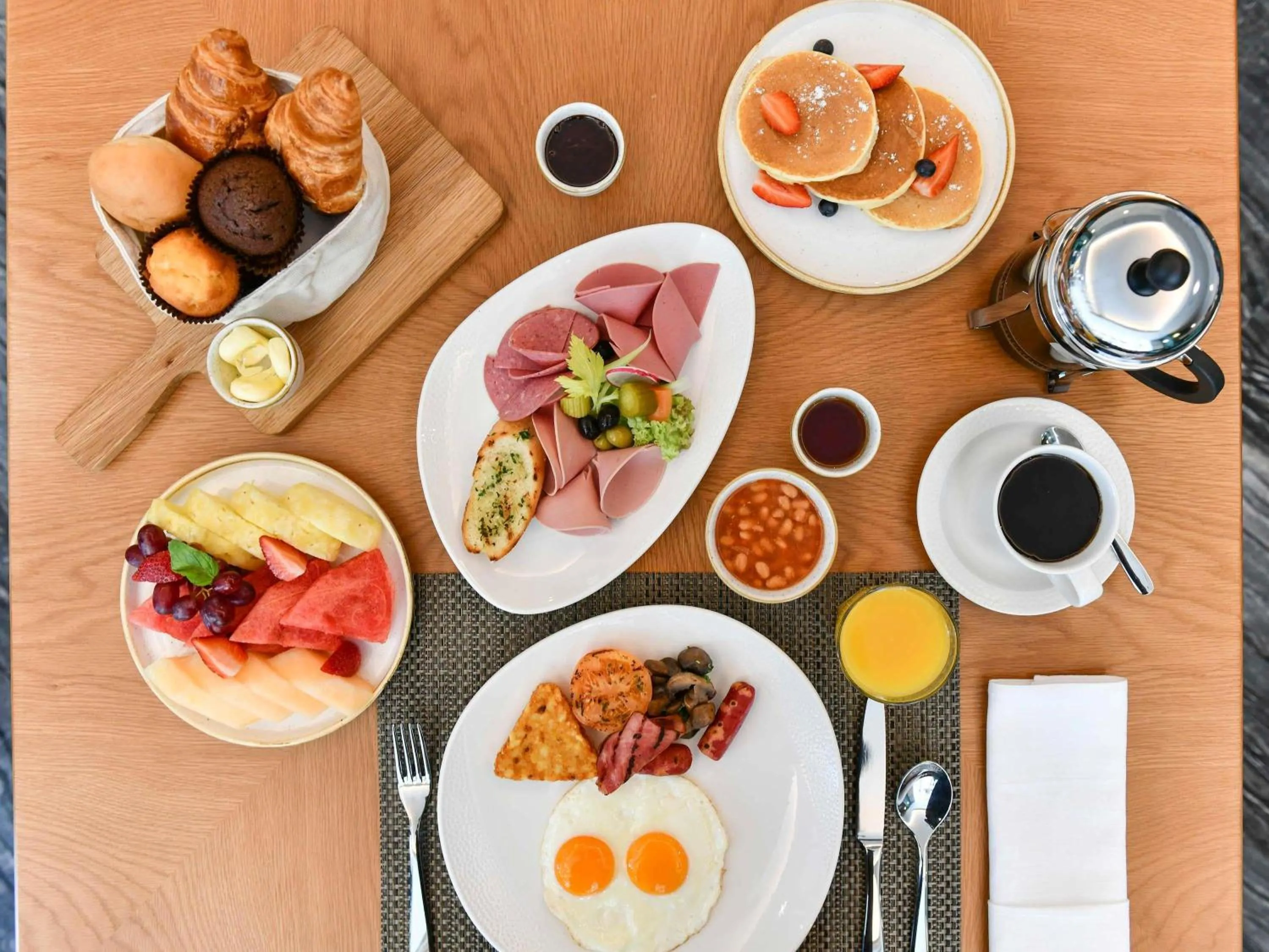 Restaurant/places to eat in ibis Doha