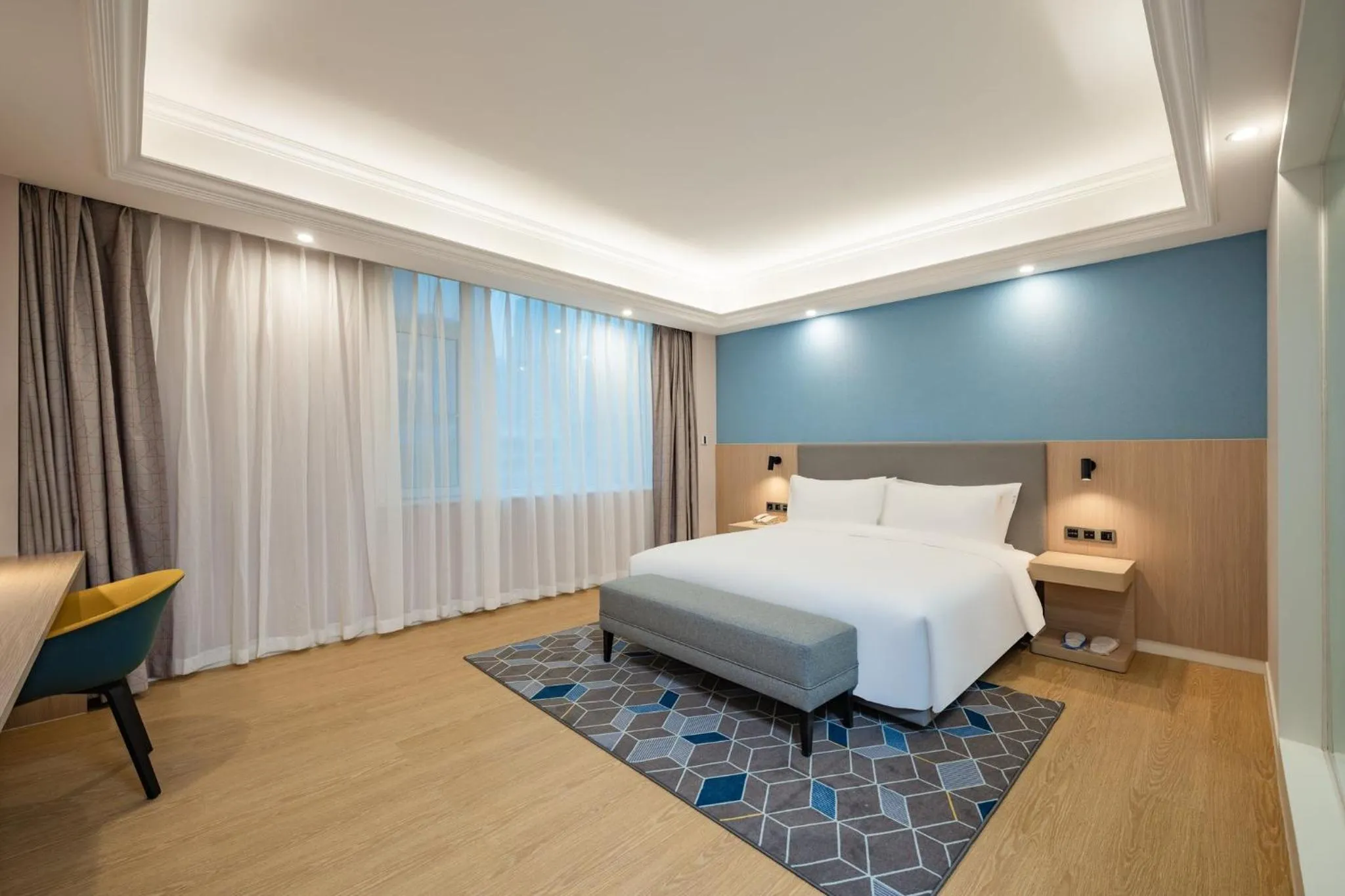 Photo of the whole room, Bed in Holiday Inn Express Chengdu Tianfu Square by IHG - Chunxi Road and Kuanzhai Alley