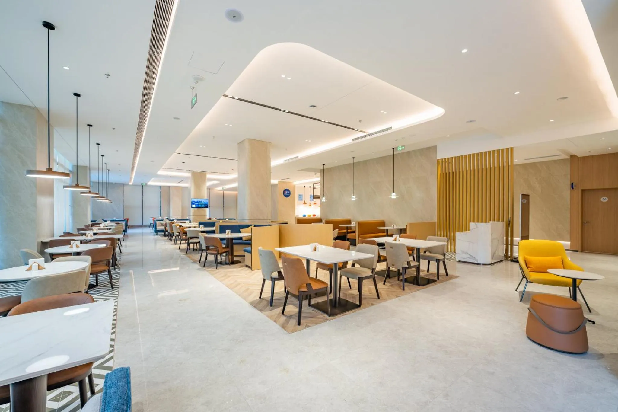 Restaurant/places to eat in Holiday Inn Express Chengdu Tianfu Square by IHG - Chunxi Road and Kuanzhai Alley