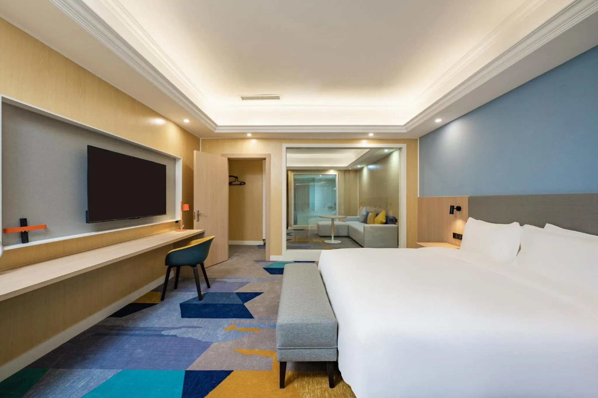 Photo of the whole room, Bed in Holiday Inn Express Chengdu Tianfu Square by IHG - Chunxi Road and Kuanzhai Alley
