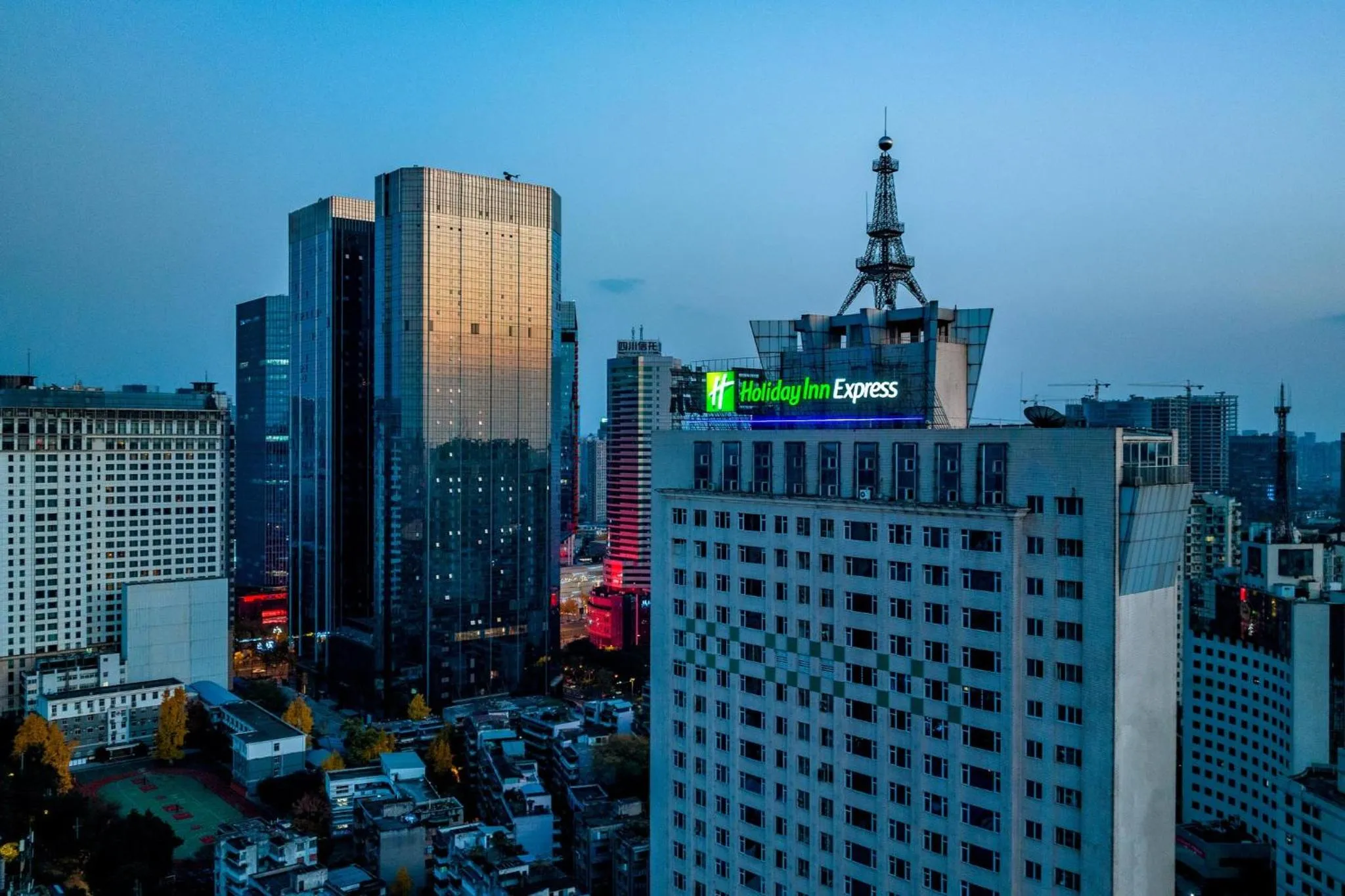 Property building in Holiday Inn Express Chengdu Tianfu Square by IHG - Chunxi Road and Kuanzhai Alley