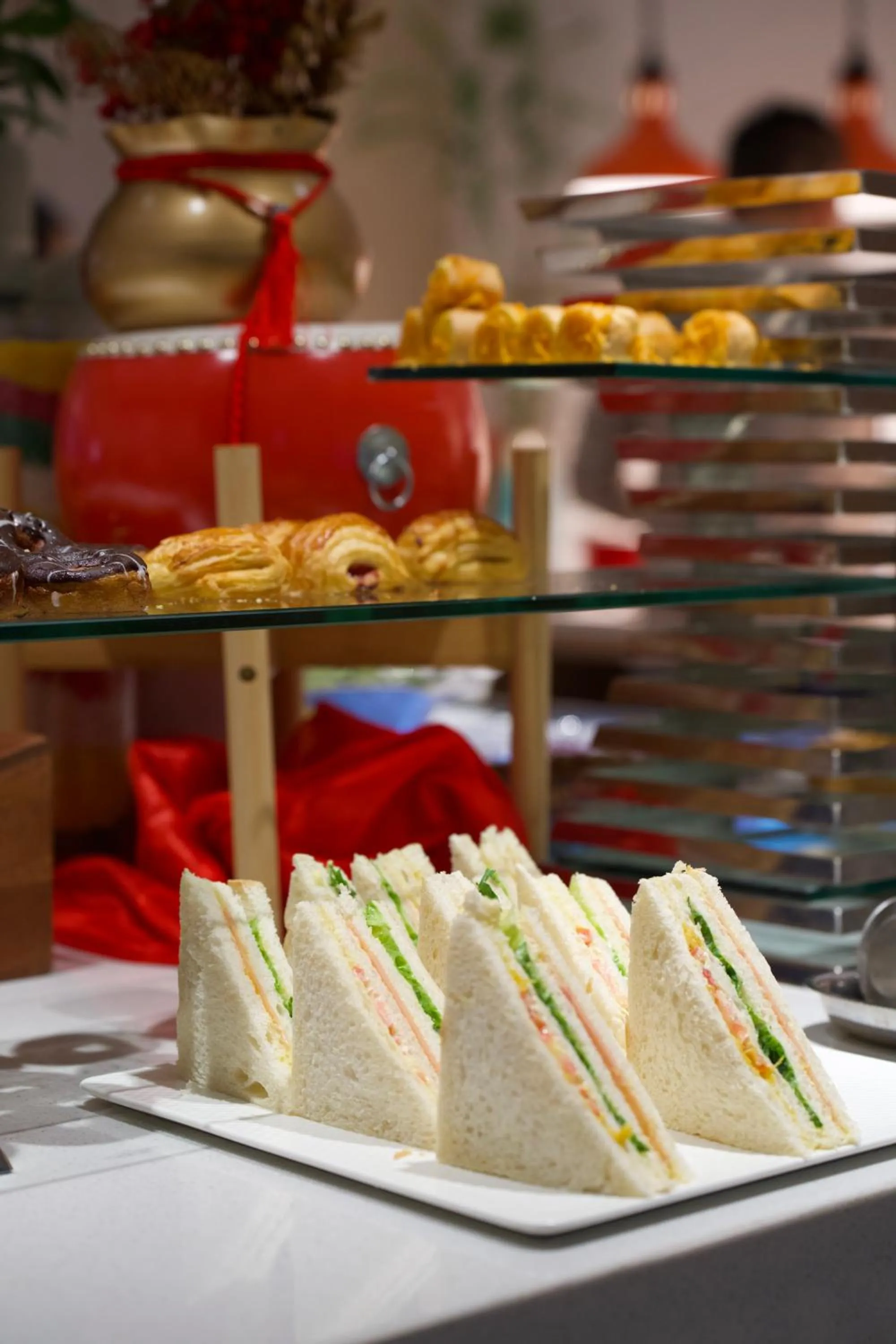 Buffet breakfast in Holiday Inn Express Chengdu Tianfu Square by IHG - Chunxi Road and Kuanzhai Alley