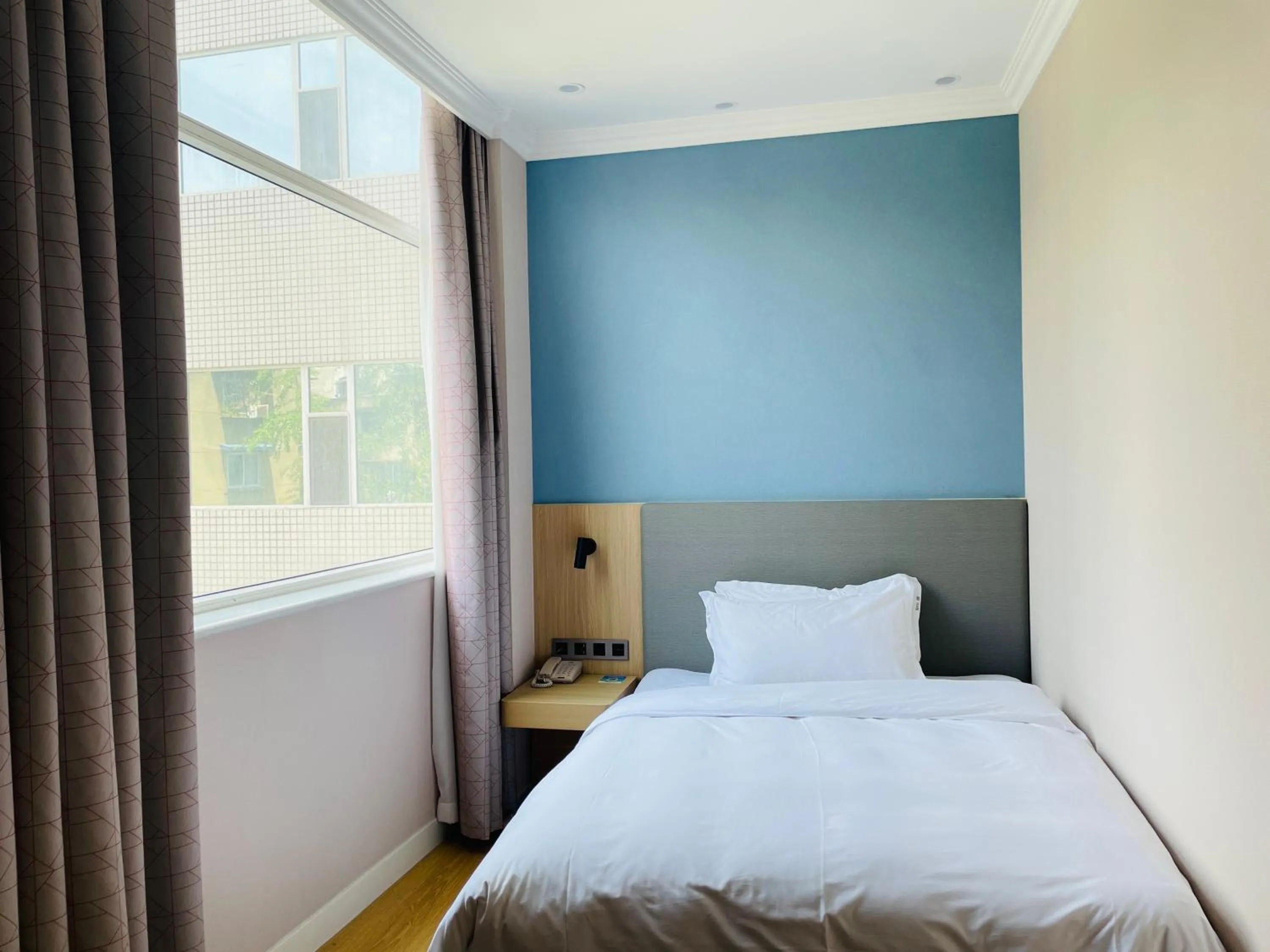 Bed in Holiday Inn Express Chengdu Tianfu Square by IHG - Chunxi Road and Kuanzhai Alley