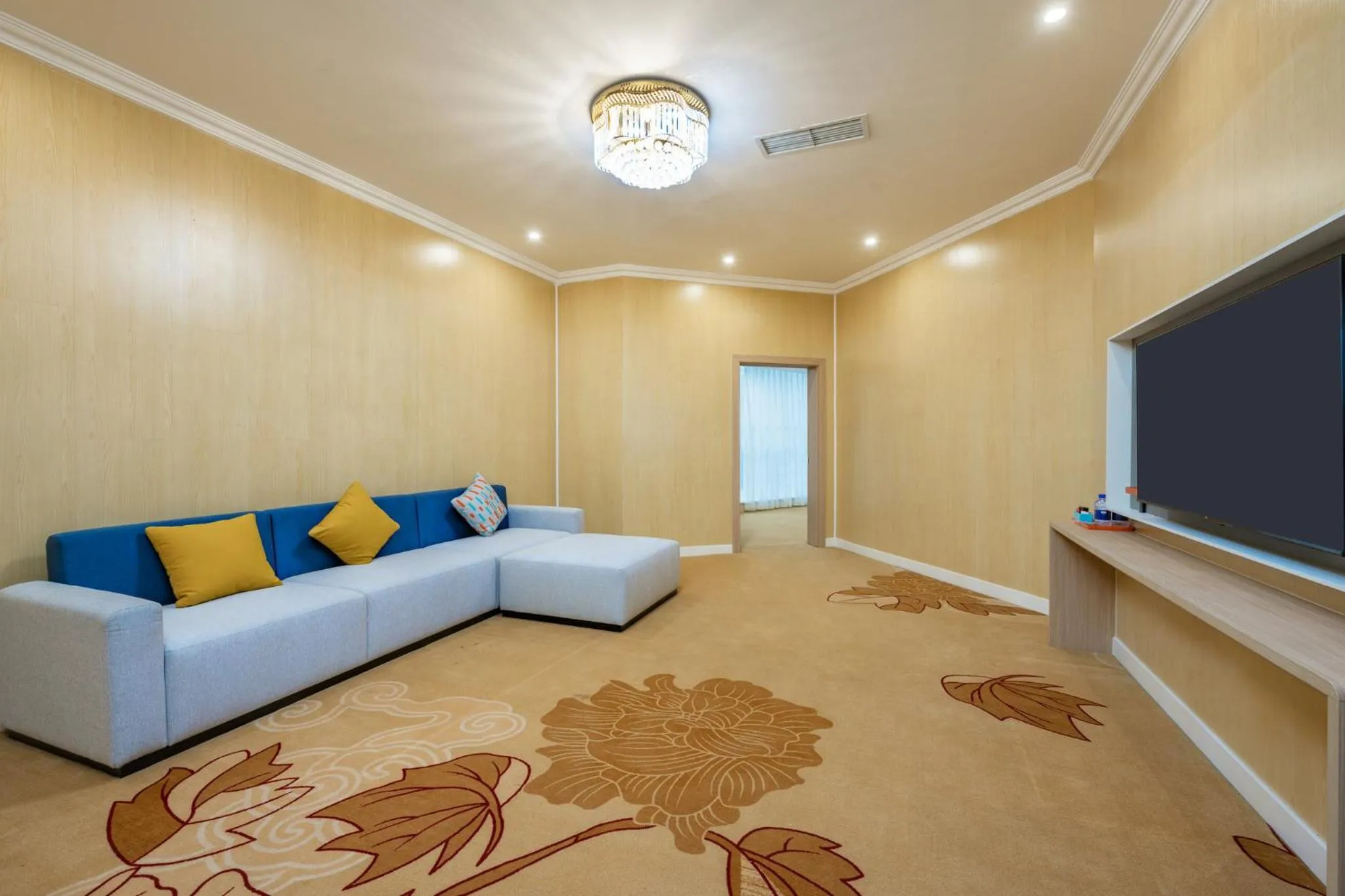 Photo of the whole room in Holiday Inn Express Chengdu Tianfu Square by IHG - Chunxi Road and Kuanzhai Alley